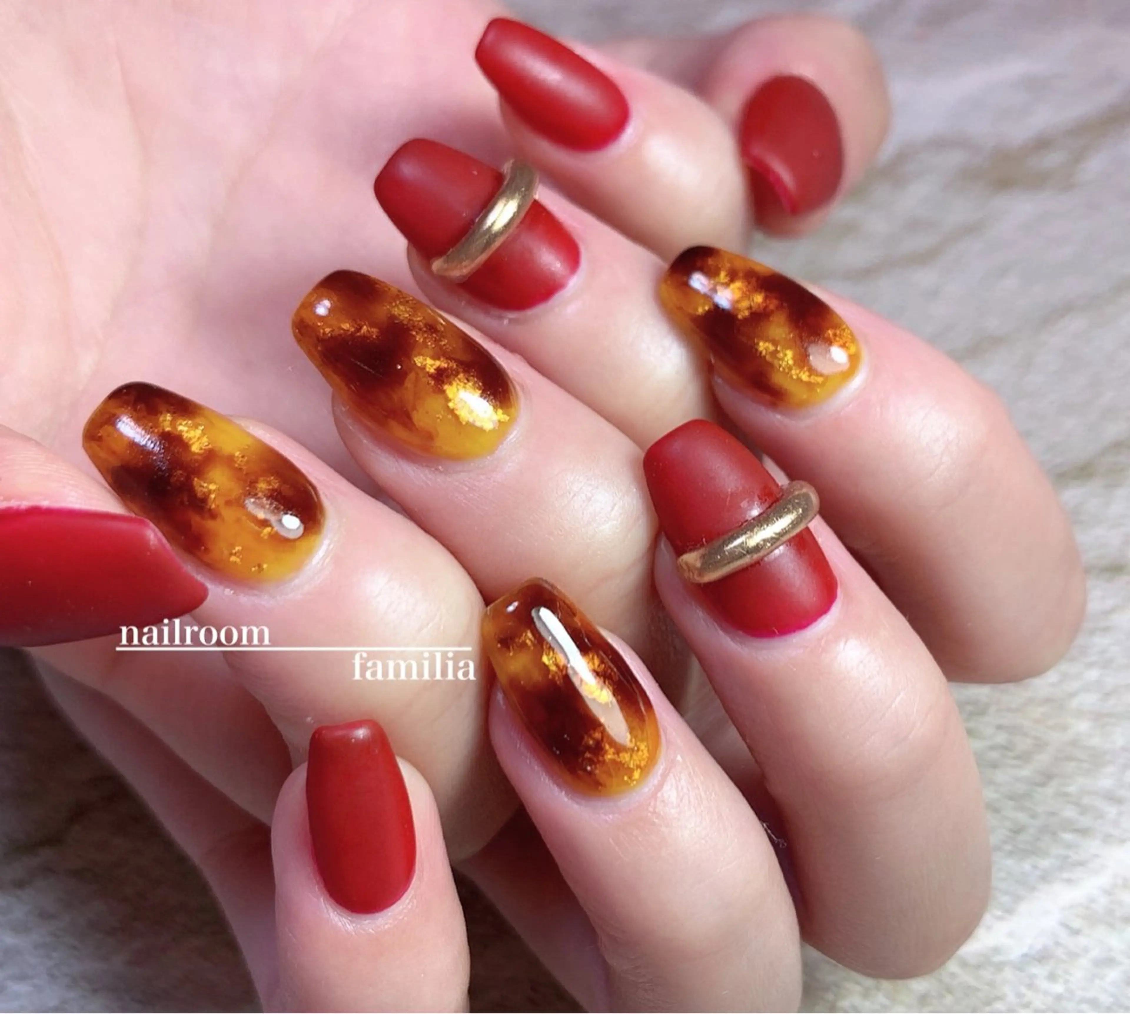 ネイル べっ甲ネイル ボルドー マットネイル ハンドネイル -nailroom- familiaのネイルデザイン