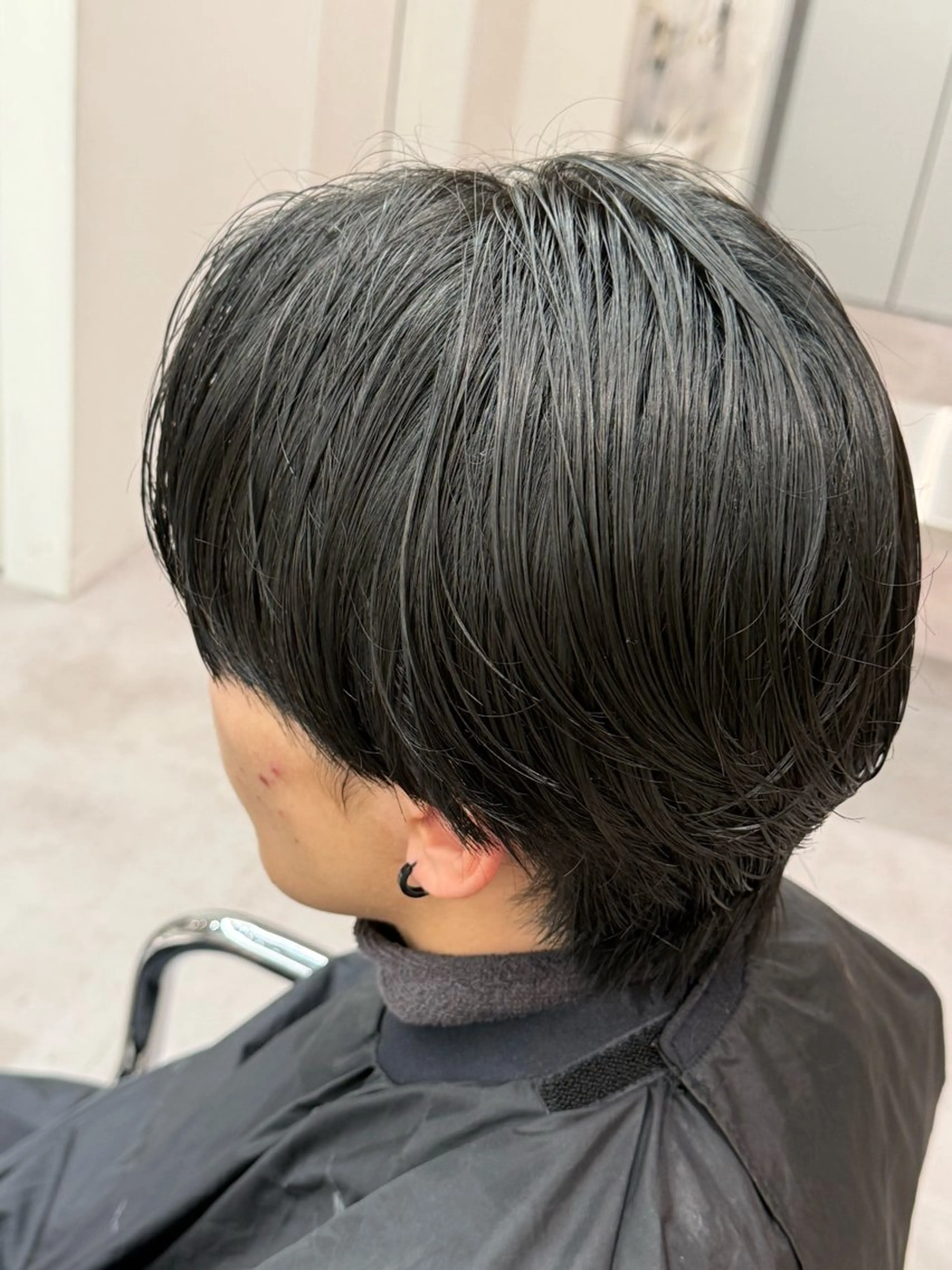 ショート カラー メンズ 黒髪 ブルーカラー ブルーブラック 【MEN'S HAIR U】 渋谷 メンズサロン所属・金田 颯太のヘアスタイル