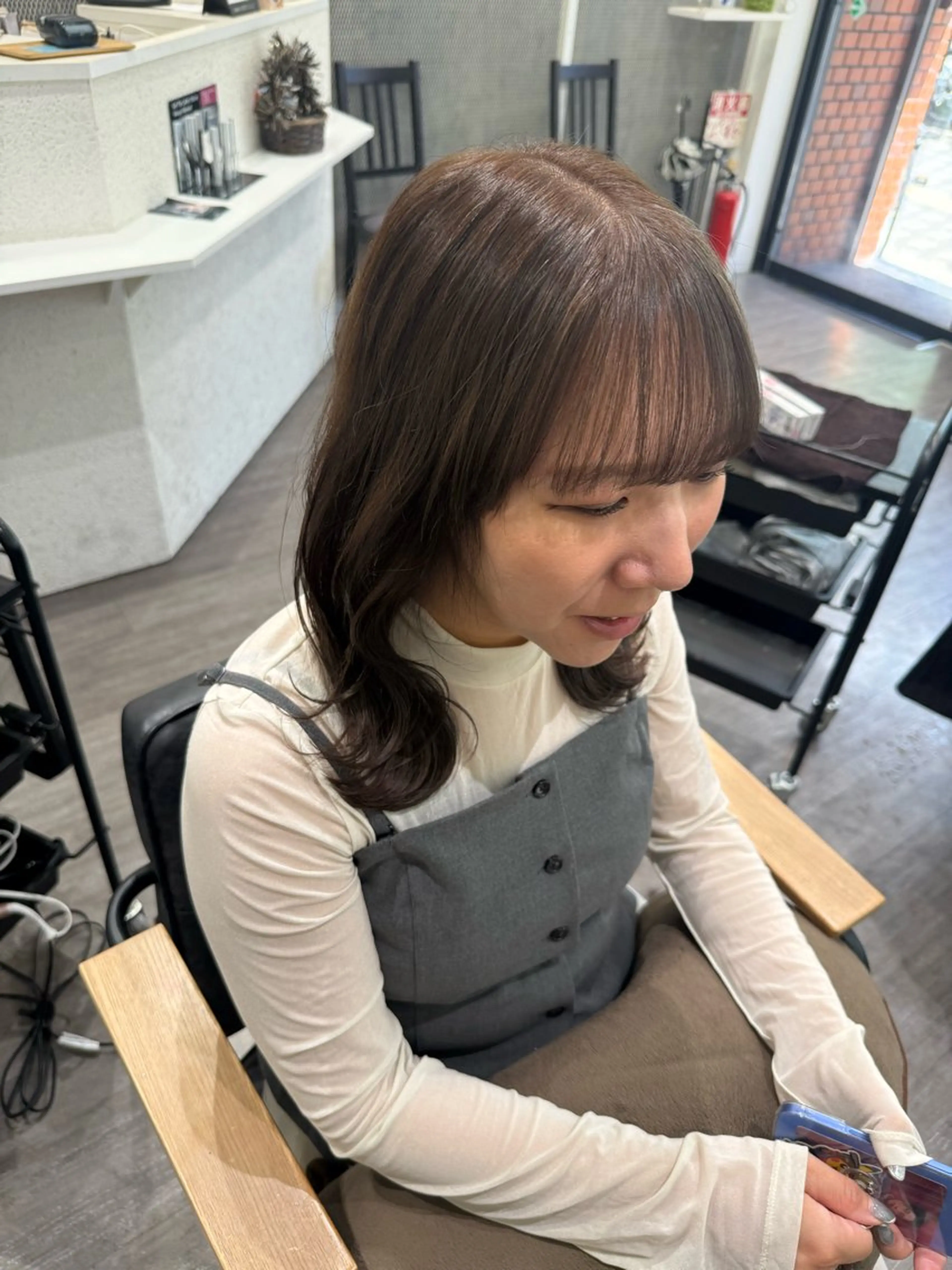 ミディアム カラー グレージュ オリーブグレージュ オリーブグレー カット ヘアカラー トリートメント 上田 紗也のヘアスタイル