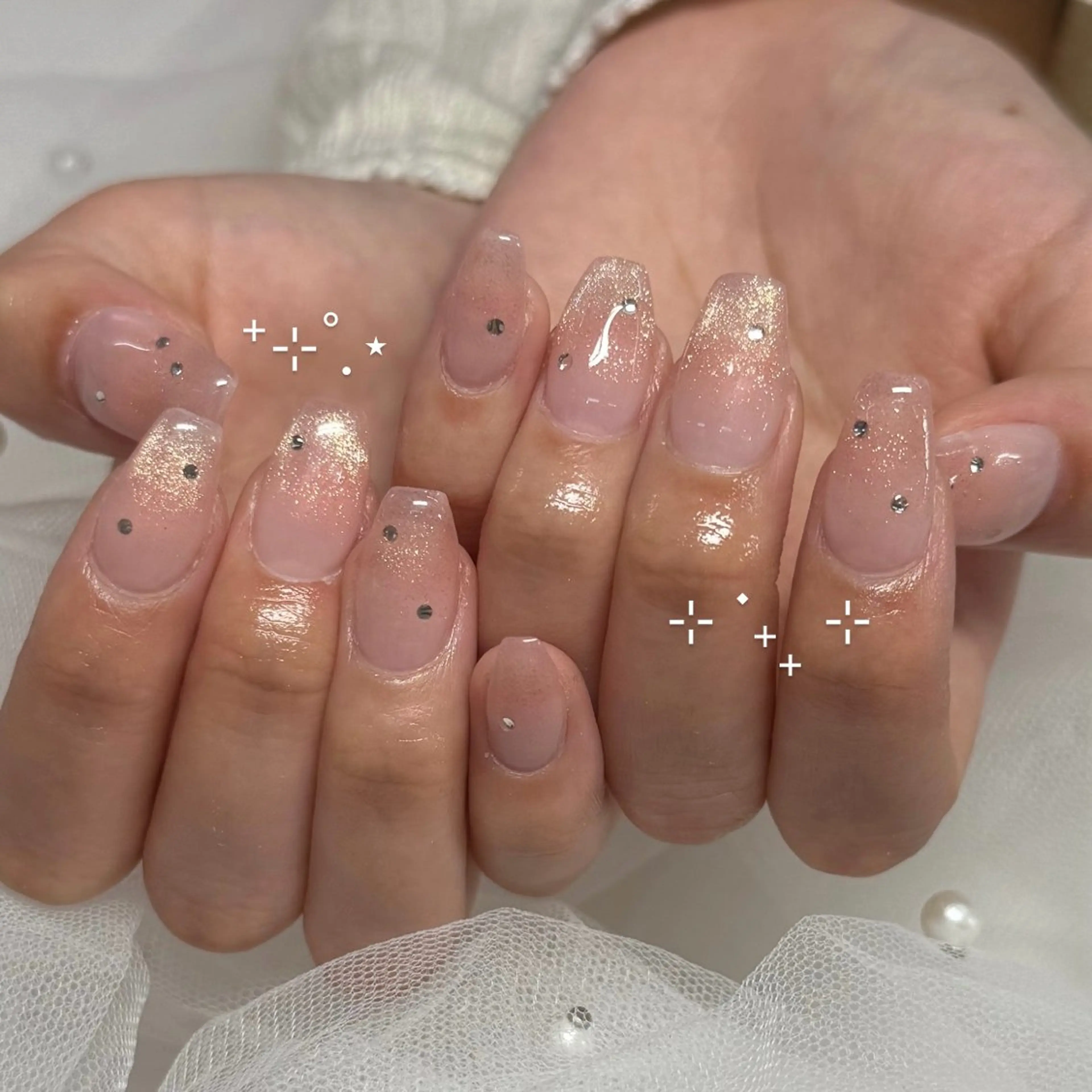 ネイル チークネイル ワンホンネイル ハンドネイル WOLTOKYO yunaのネイルデザイン