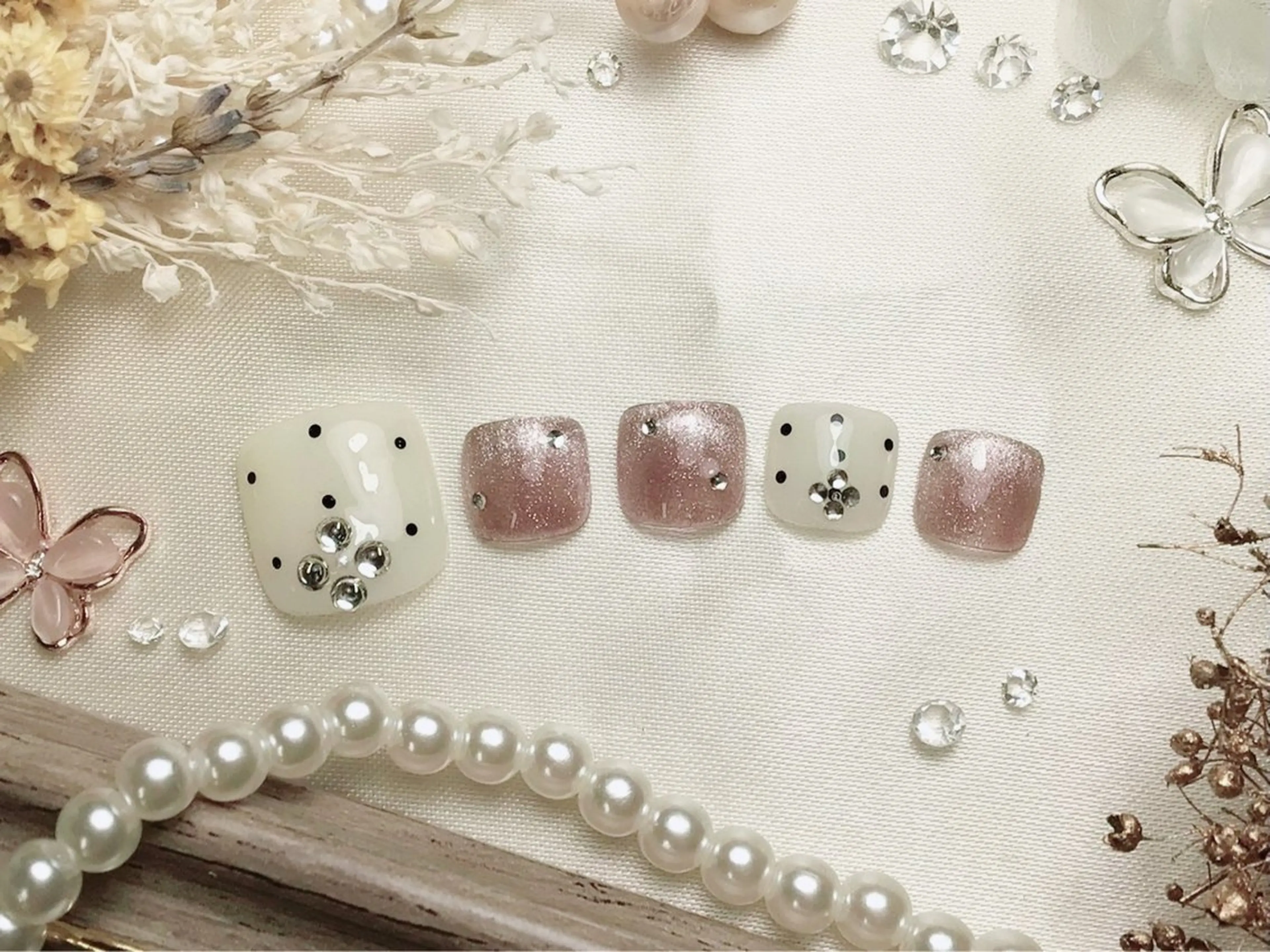 ミディアム フットネイル ネイルPetit Ribbonのネイルデザイン