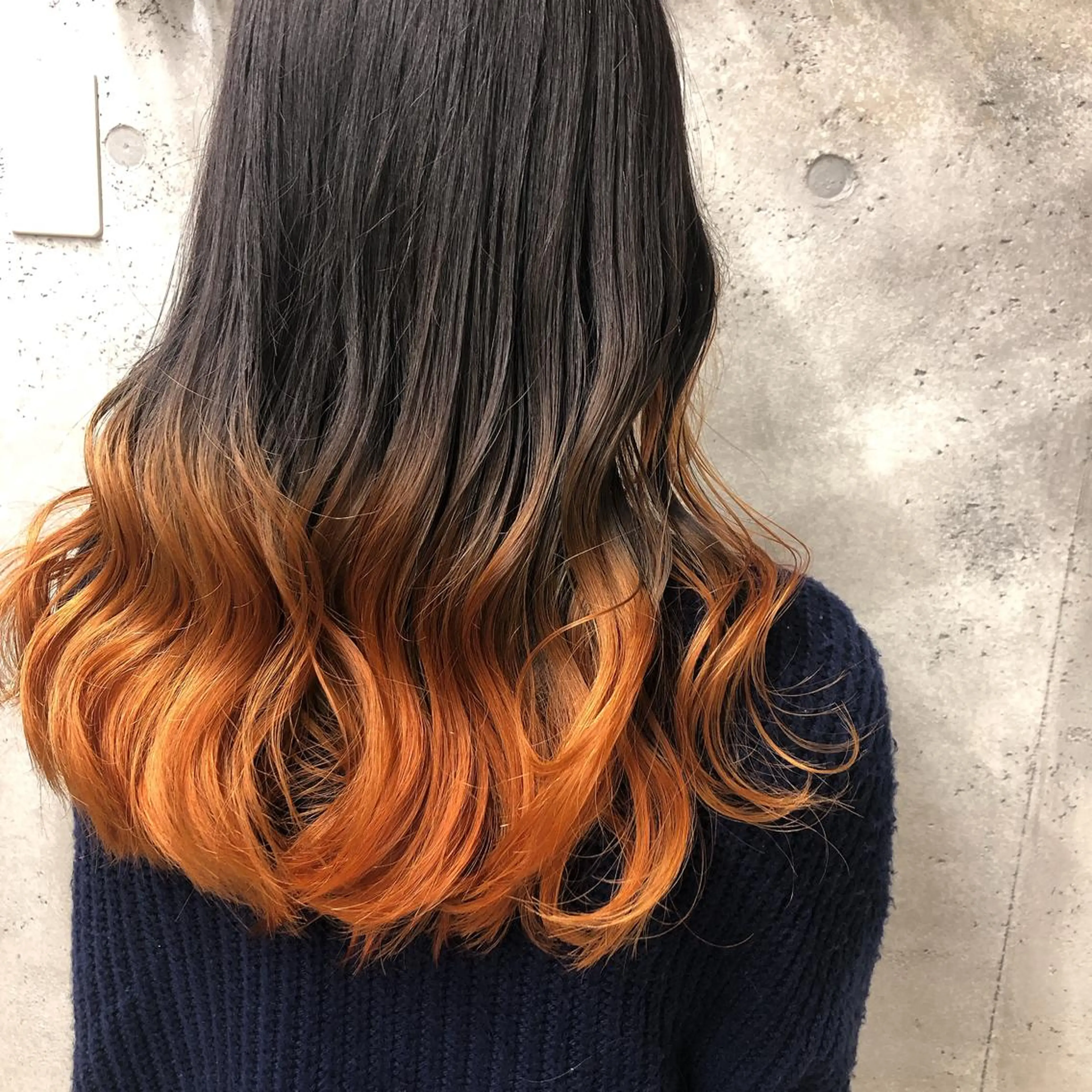 ロング カラー ダークシルバー オレンジ シルバー wakana 【ブリーチカラー】のヘアスタイル