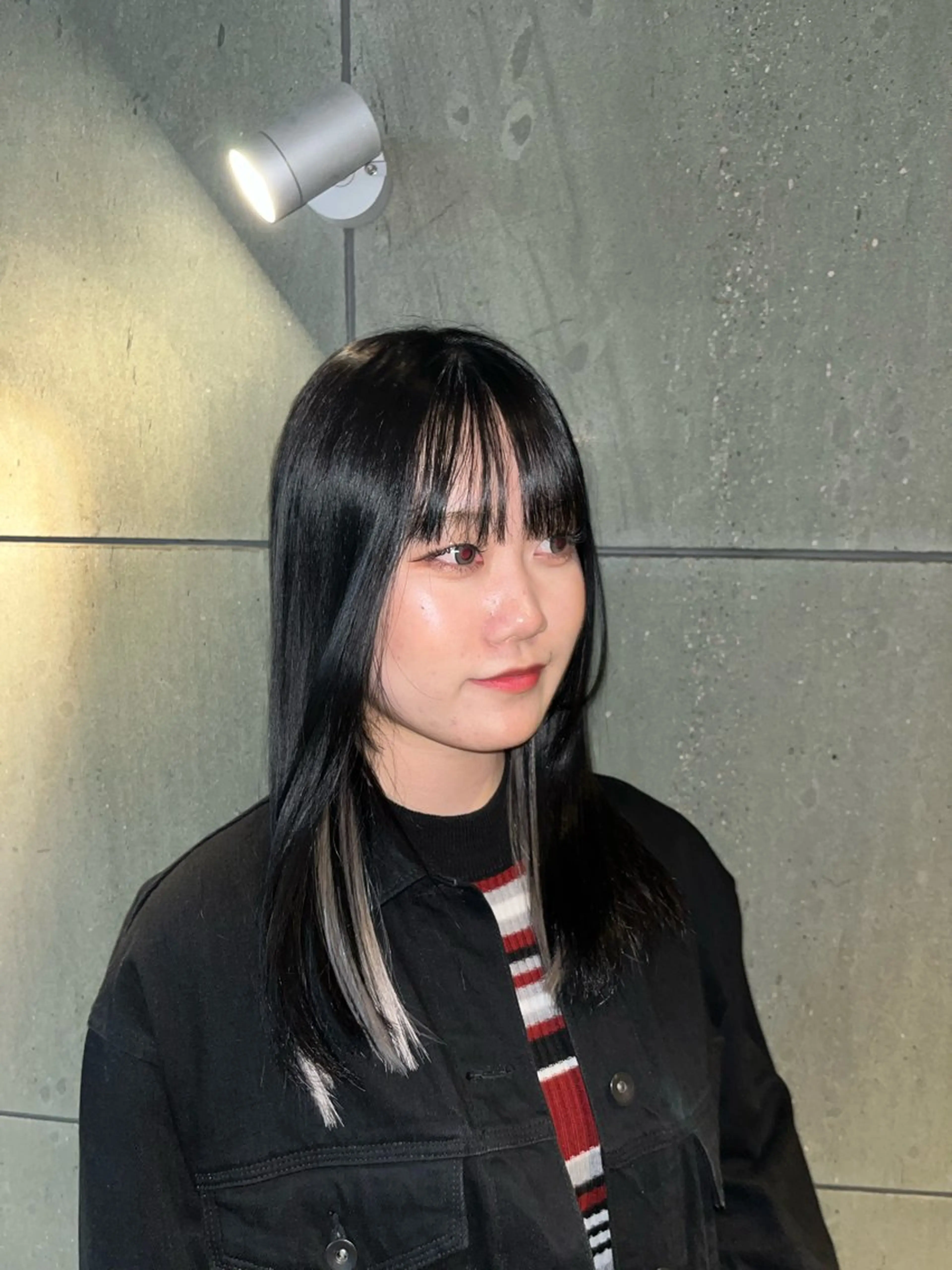 セミロング カラー シールエクステ ブリーチ ハイトーンカラー エクステ エクステ 🖤西嶋　桃花🖤 カラー／エクステ／のヘアスタイル