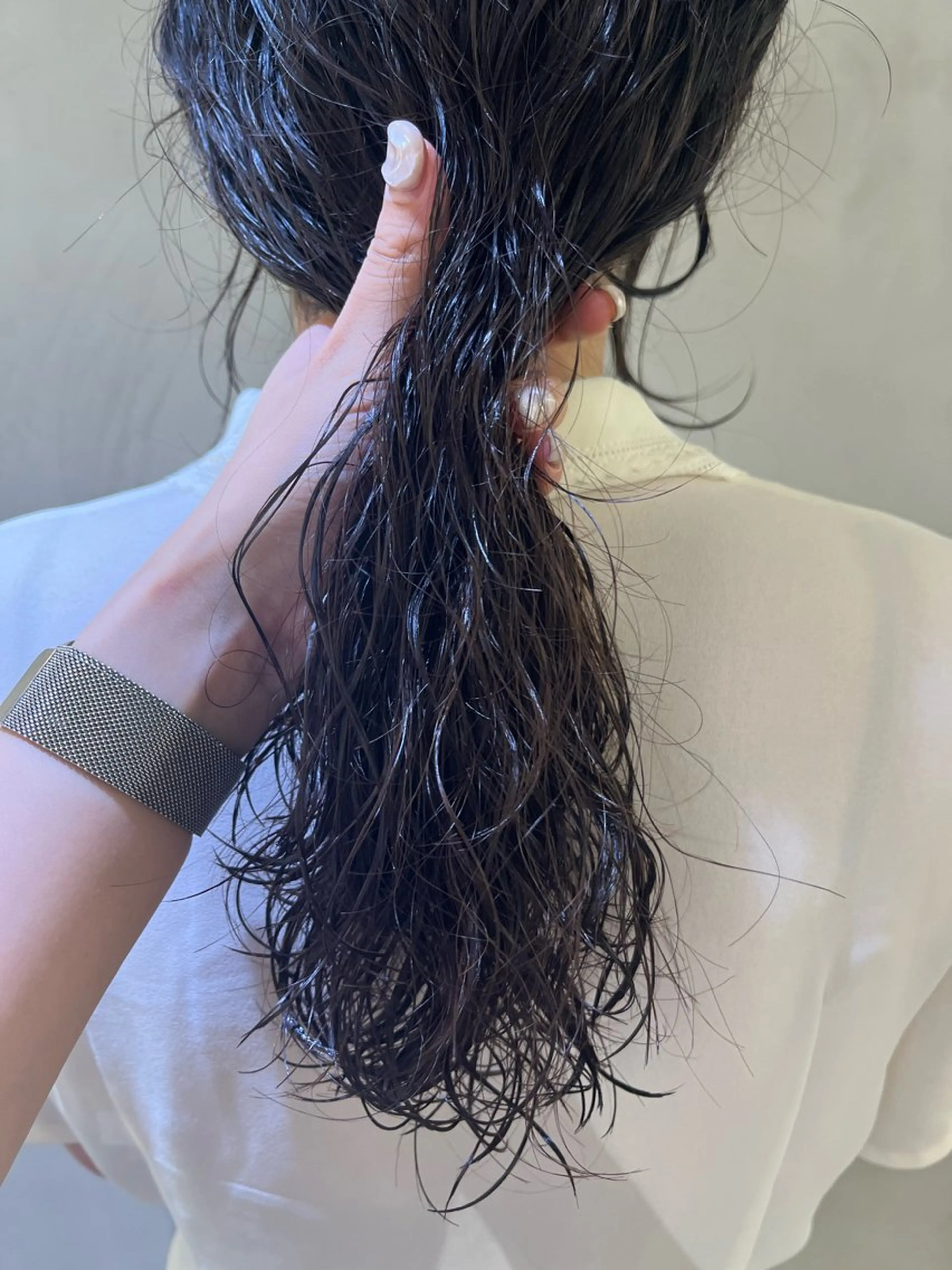 ロング カラー パーマ ヘアアレンジ pu+on. nailworks所属・fuyumi / ニュアンスネイルのネイルデザイン