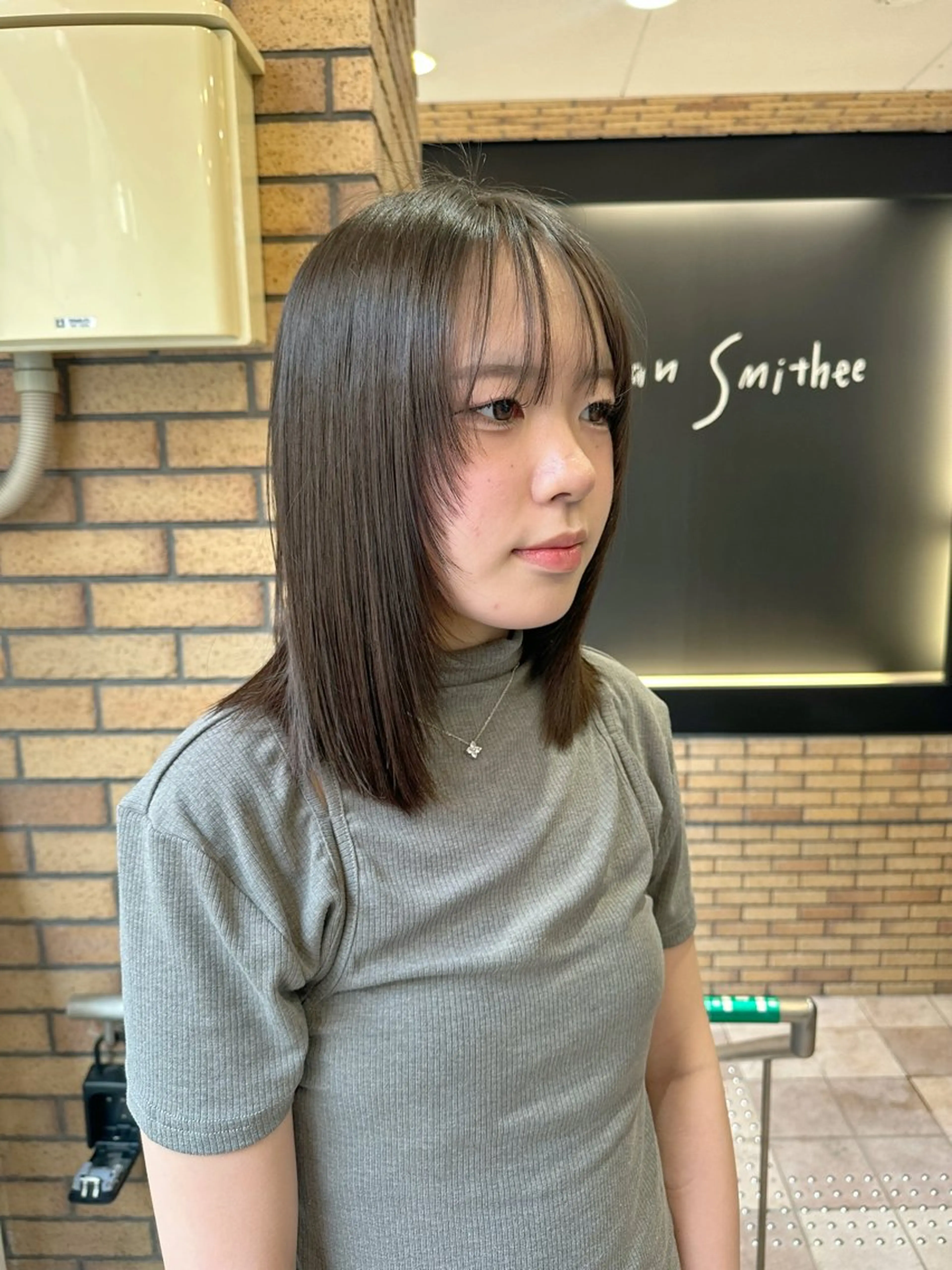 ミディアム ケアカラー ボブ 髪質改善 韓国風ヘア レイヤーカット カット ヘアカラー トリートメント ダブルカラー/レイヤ ー支持No.1renのヘアスタイル