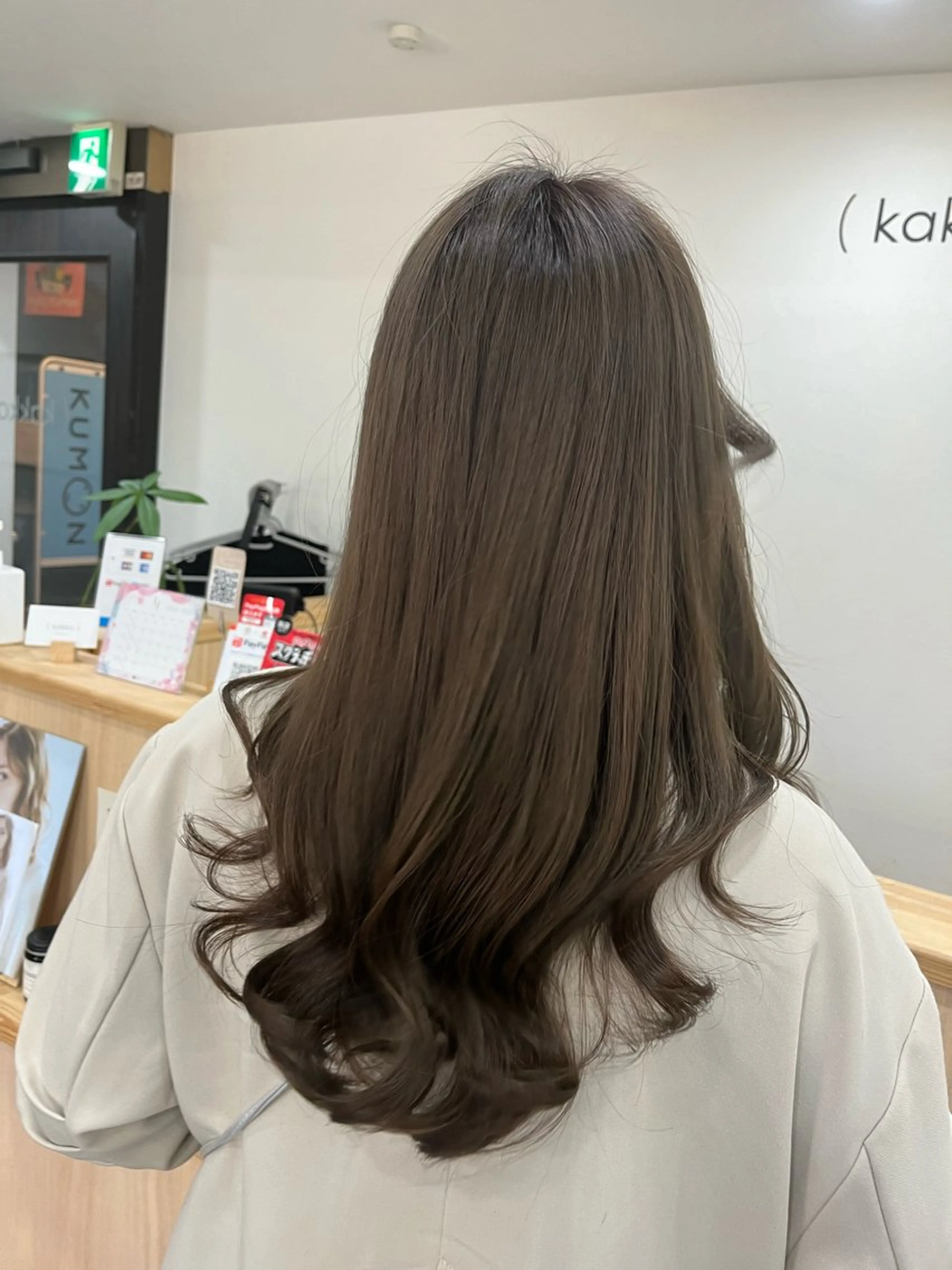 ロング カラー ベージュカラー ブリーチ オリーブベージュ カット ヘアカラー kakko所属・(kakko) ayumiのヘアスタイル