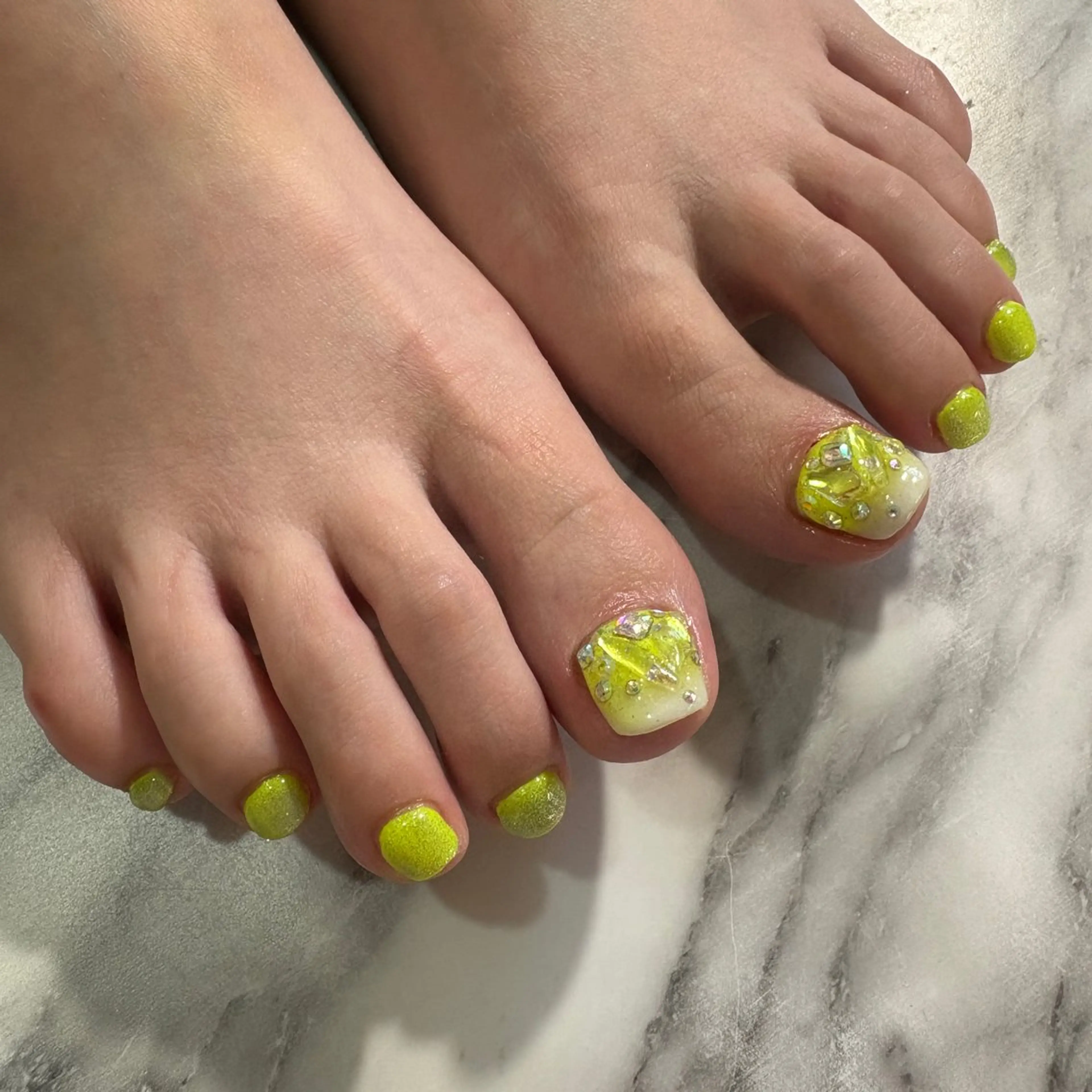 ネイル 持ち込み 黄色 フットネイル Nail &Beauty Salon ☆Kirari☆所属・ビューティサロン ☆Kirari☆のネイルデザイン