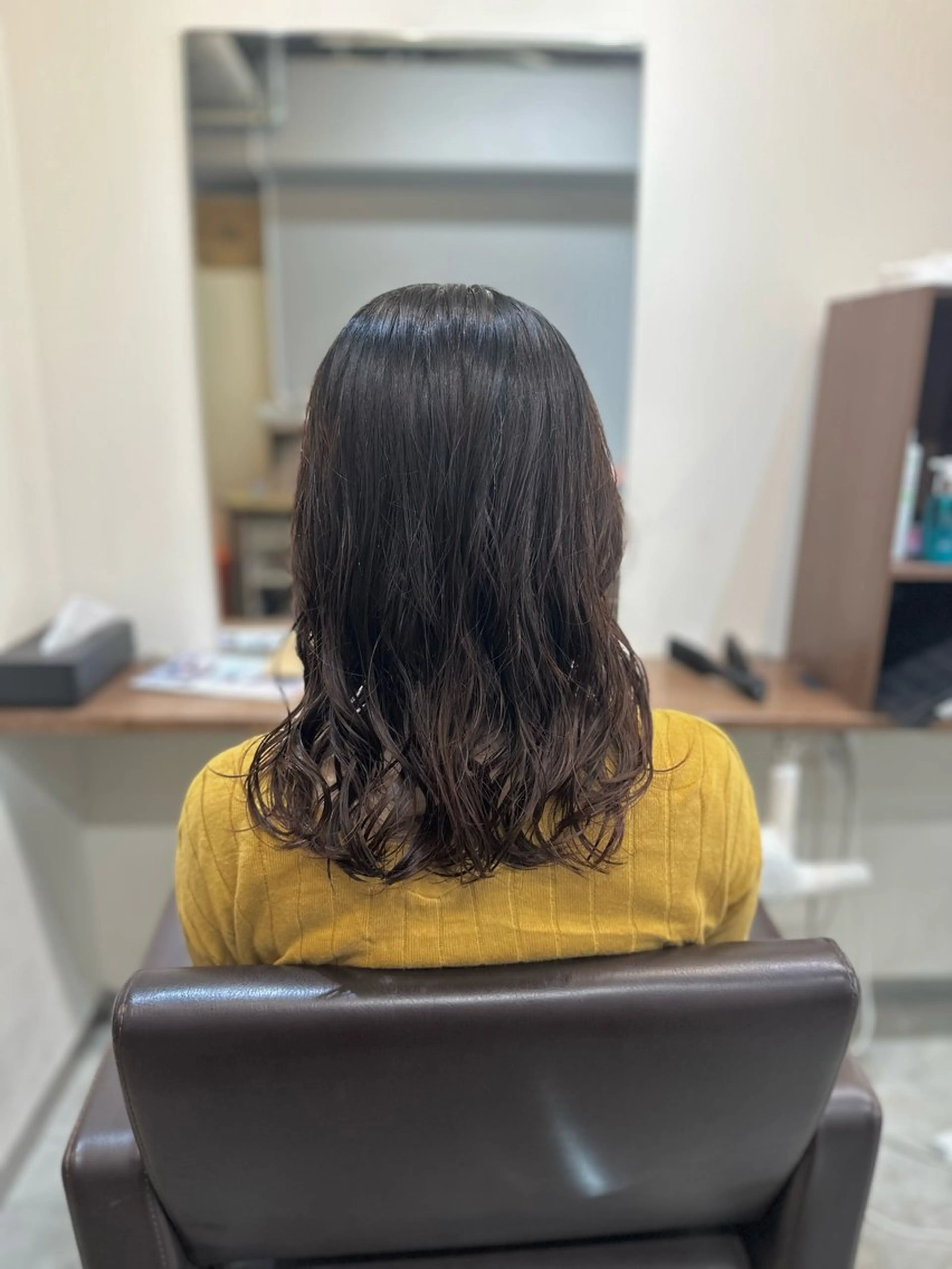ミディアム カラー パーマ カット ヘアカラー パーマ トリートメント 小顔カット✨ 透明感カラー✨kyoのヘアスタイル