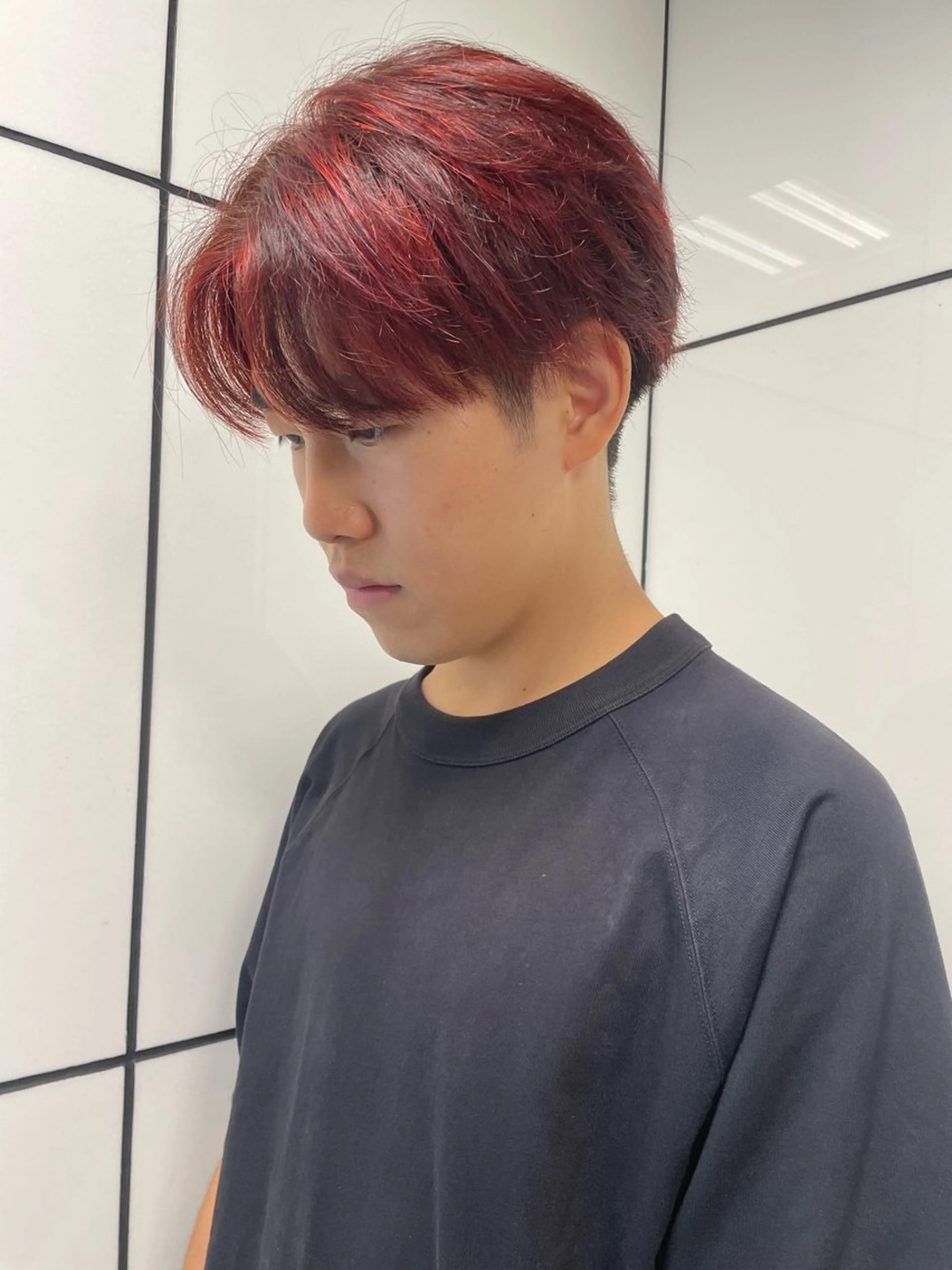 ミディアム メンズ ミディアムパーマ メンズハイトーン メンズメッシュ メンズパーマ 学生（メンズ向け） ヘアカラー メンズ/ブリーチなし サクラ🌸のヘアスタイル