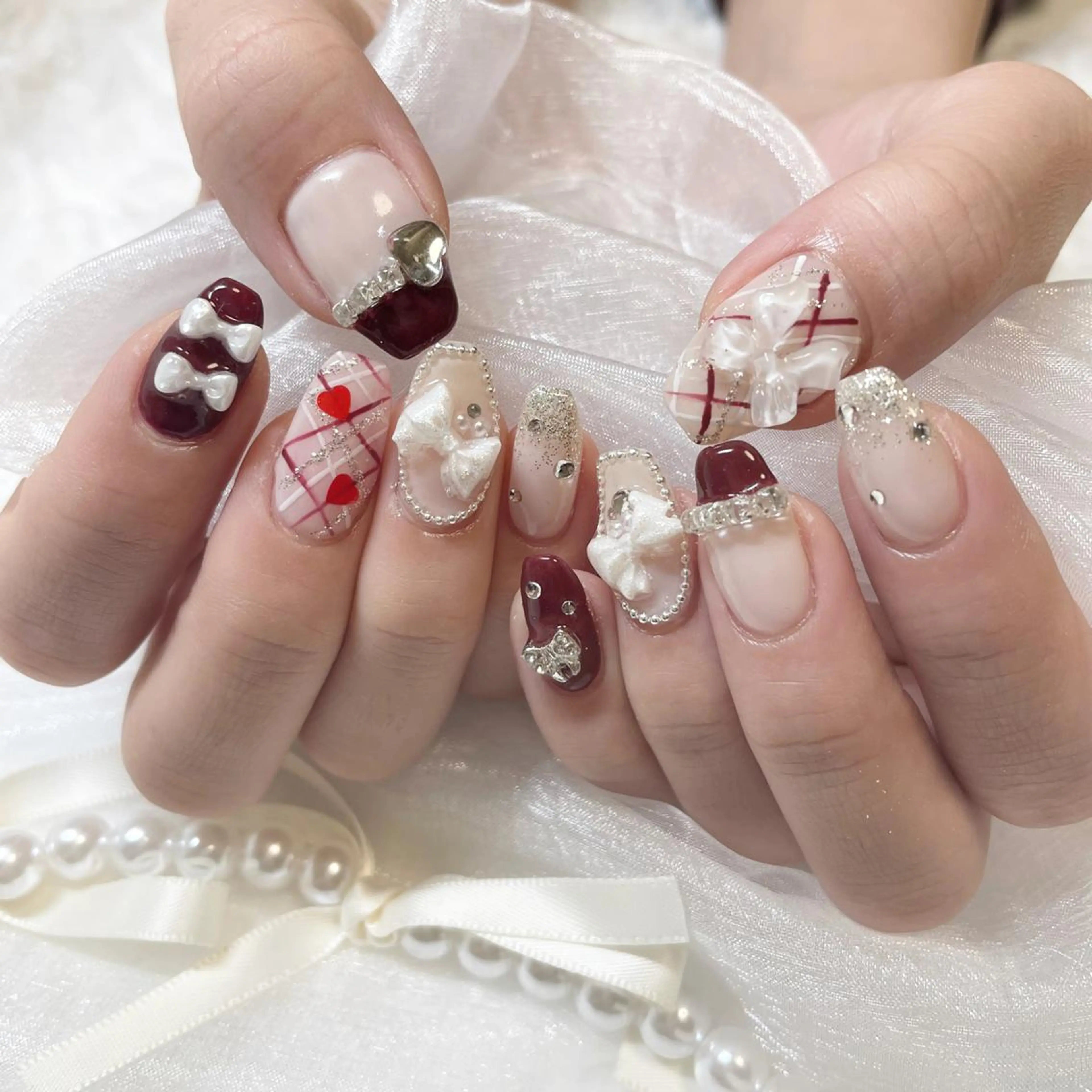 ネイル ジェルネイル キラキラネイル 韓国ネイル 持ち込み ワンカラーネイル ハンドネイル fiore nail 🦋のネイルデザイン