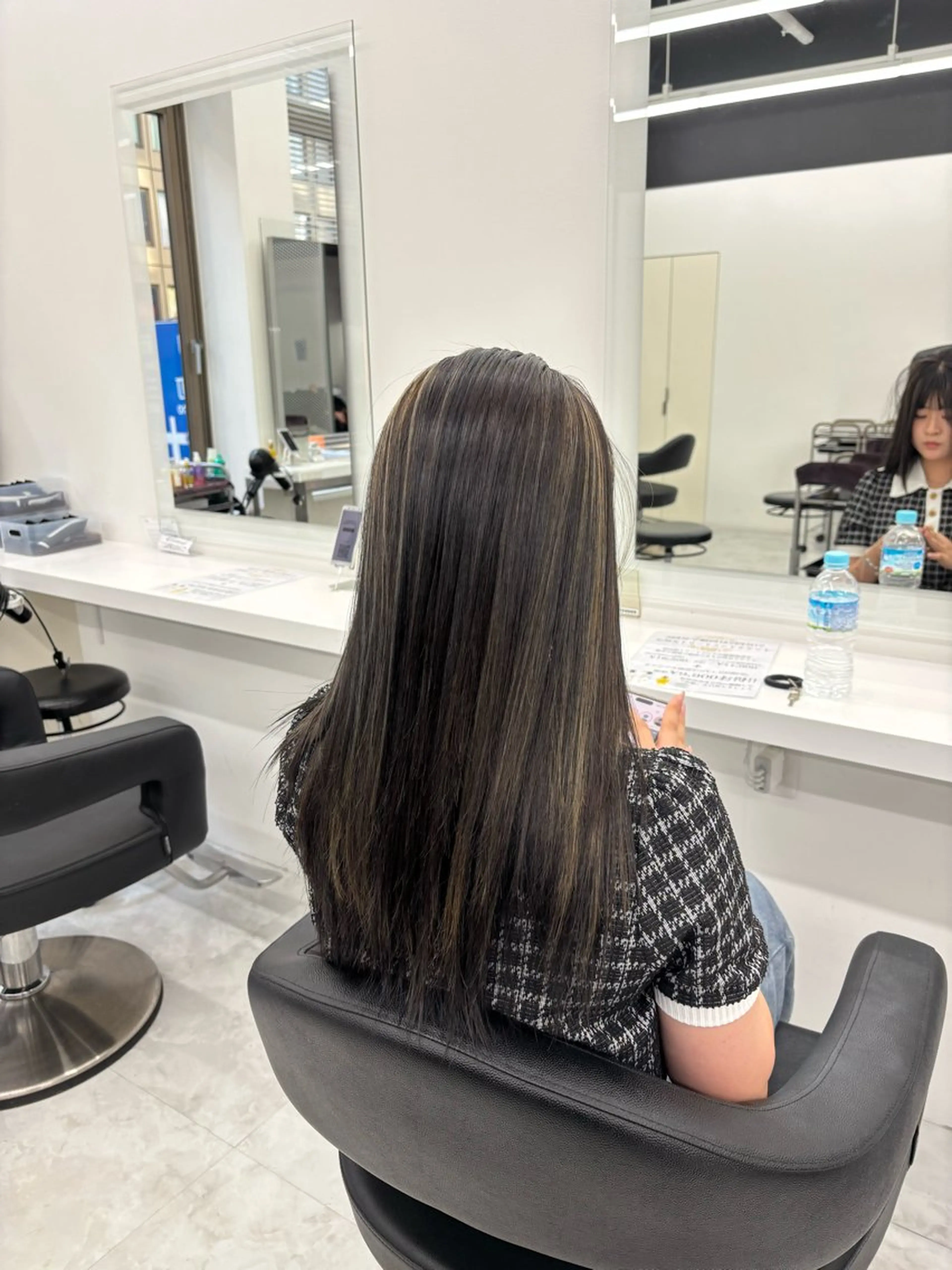 ロング カラー ヘアカラー ヘッドスパ ヘアセット 韓国レイヤー ハッシュカットのヘアスタイル