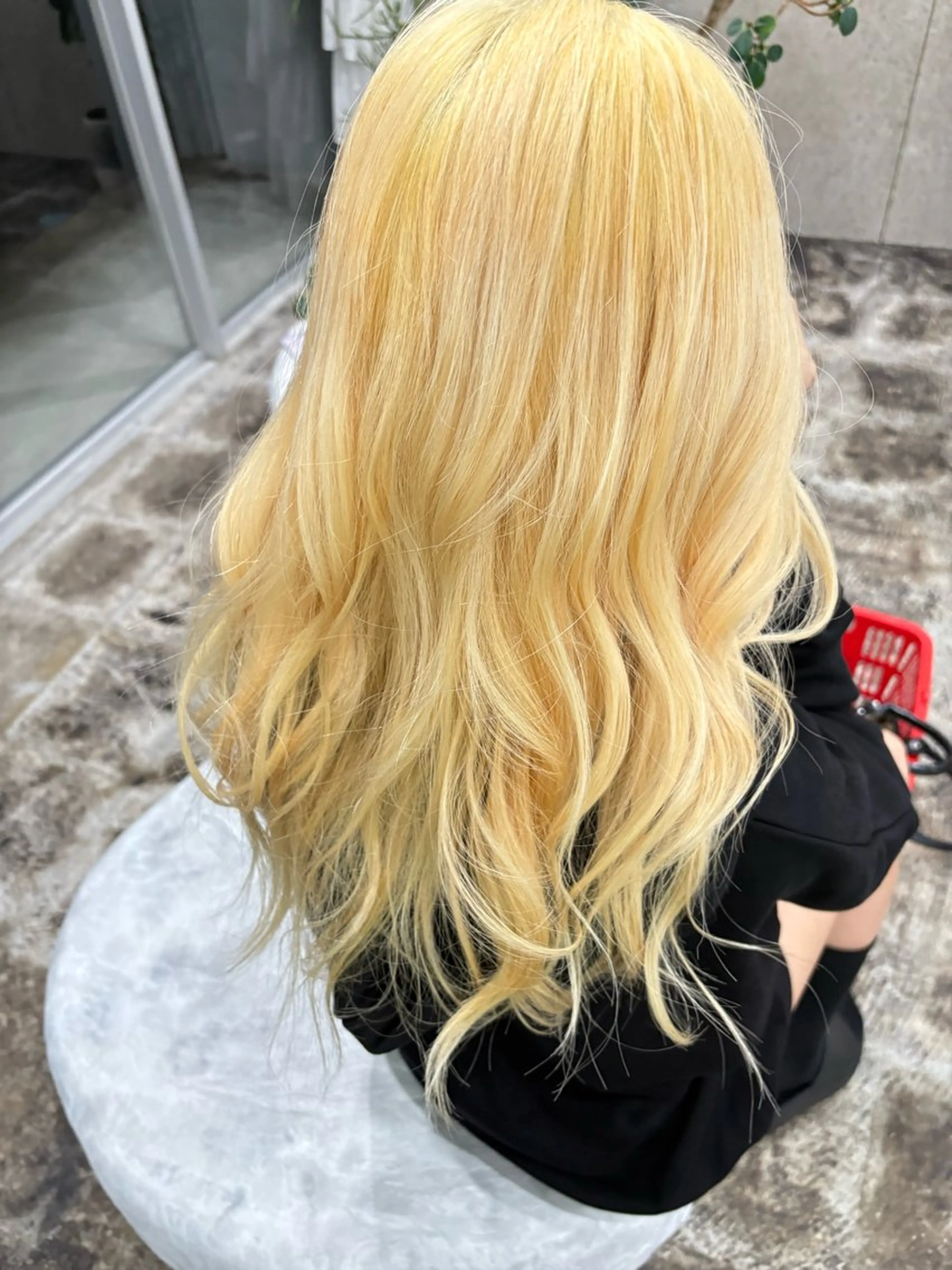 カラー 抜きっぱなしブロンド ブロンド ヘアカラー トリートメント KUBO HADUKIのヘアスタイル