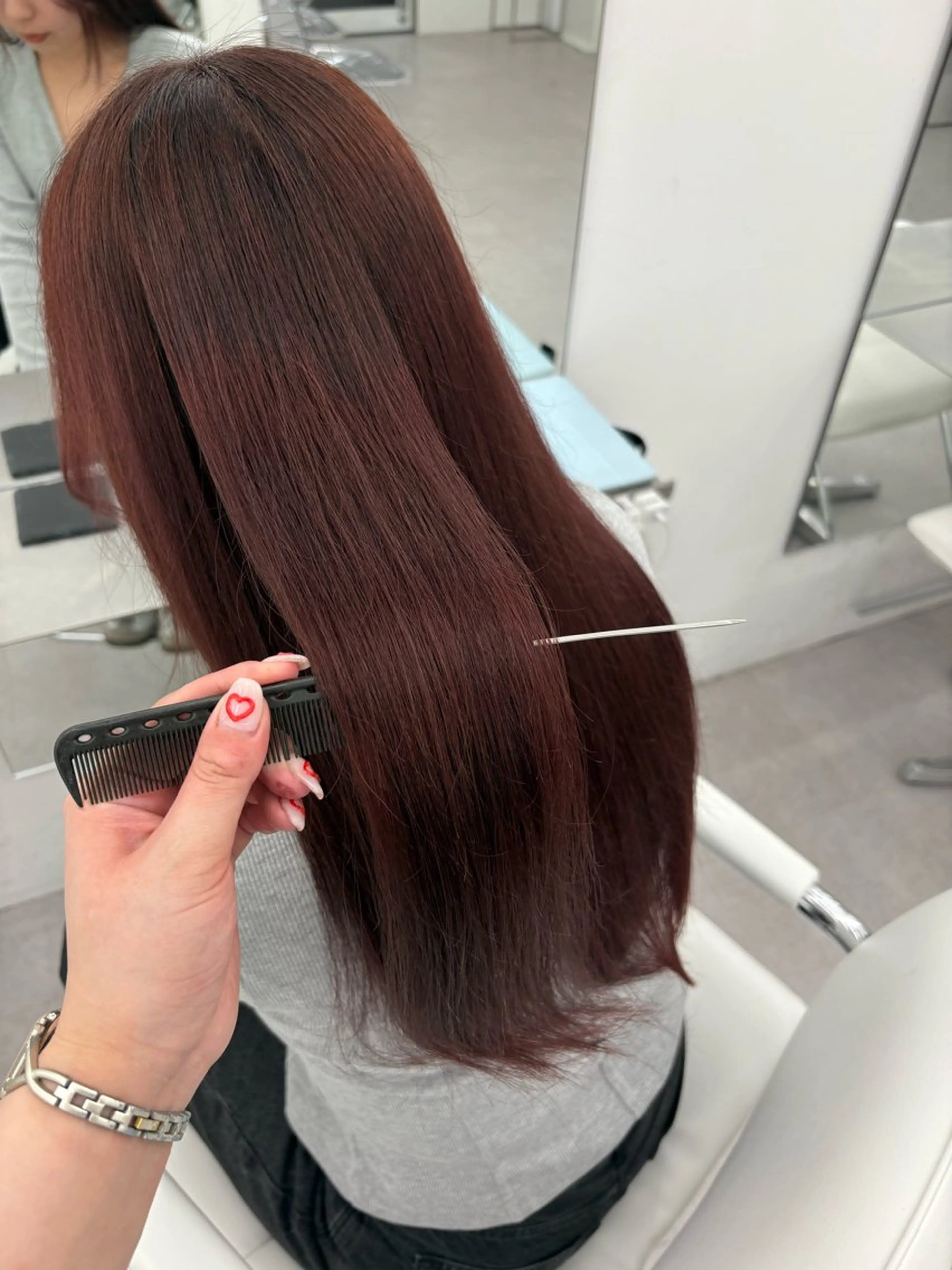 ロング カラー 足立 遥奈のヘアスタイル
