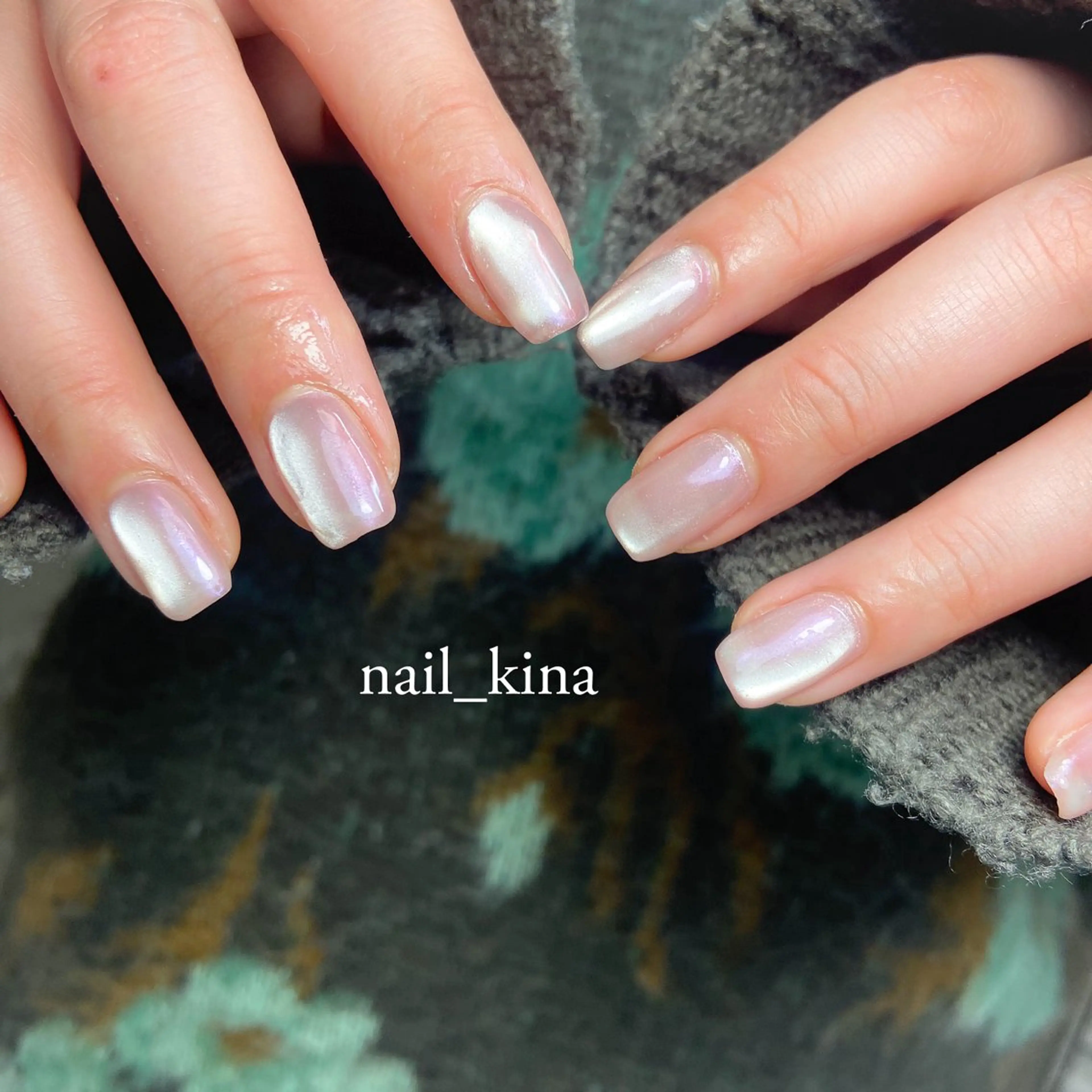 ネイル オーロラネイル 長さ出し マグネットネイル マグネットワンカラー ニュアンスネイル ハンドネイル nail_ kinaのネイルデザイン