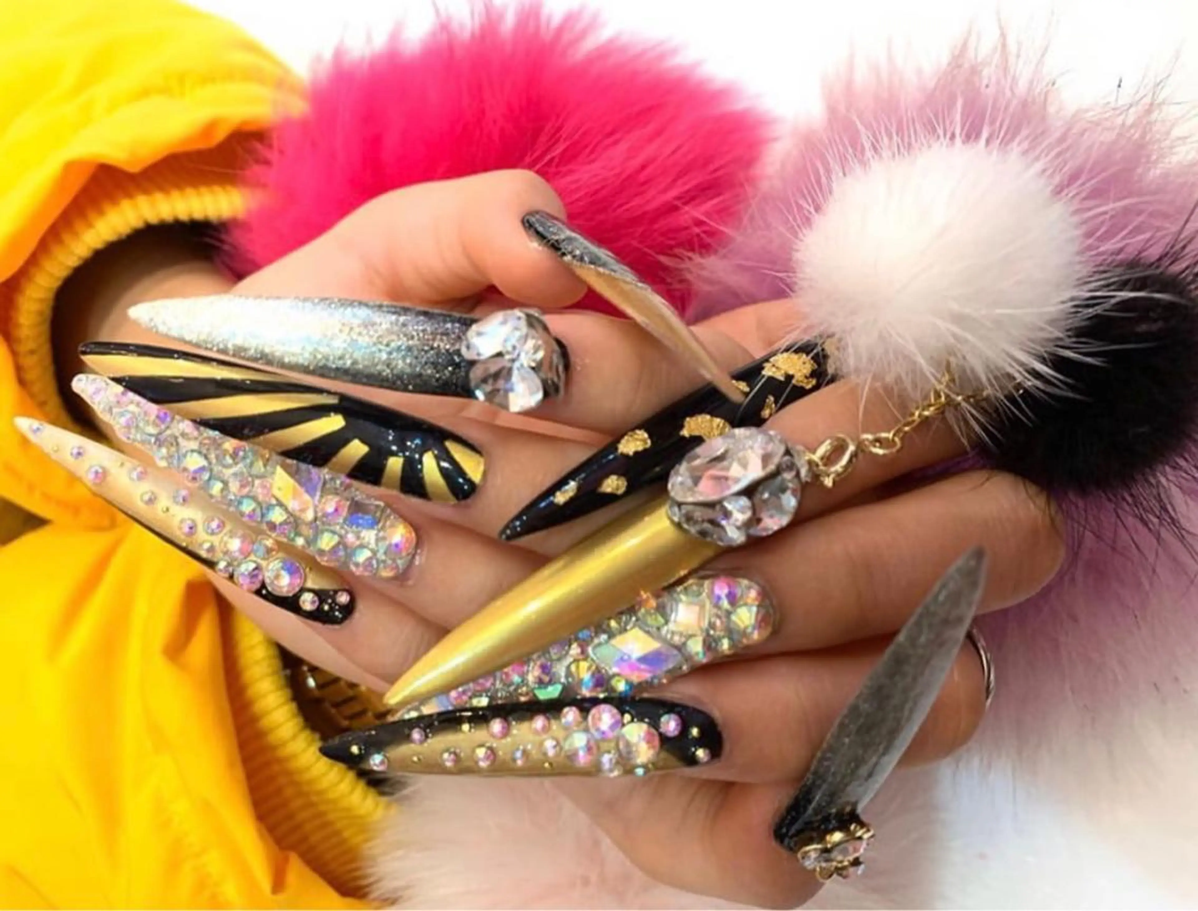 ロング カラー メンズ キッズ ネイル 卒業式のヘアスタイル アートネイル 成人式 ジェルネイル 卒業式 NAILSGOGO shibuyaのネイルデザイン