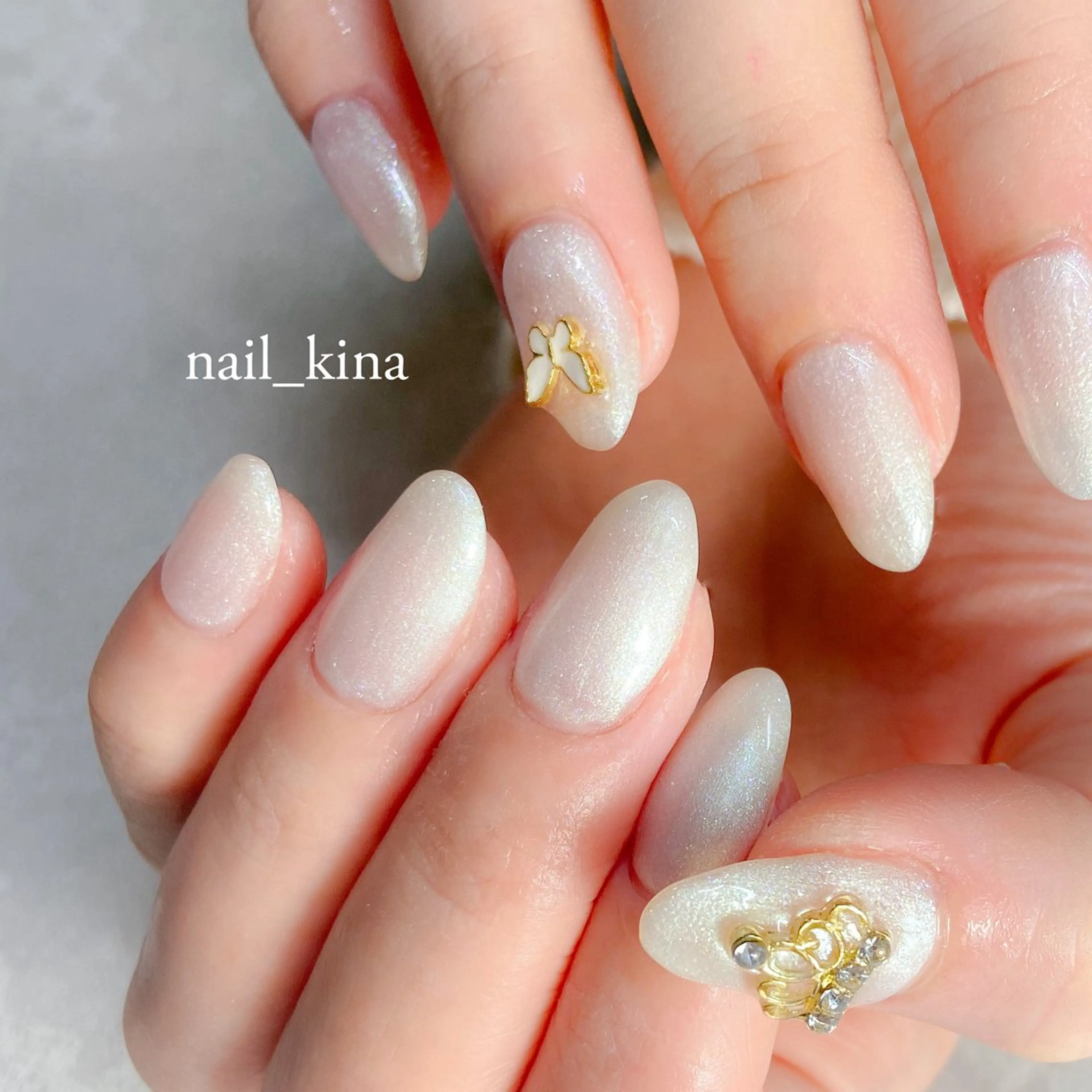 ネイル 長さ出し ワンカラーネイル ホワイト 冬ネイル ハンドネイル nail_ kinaのネイルデザイン