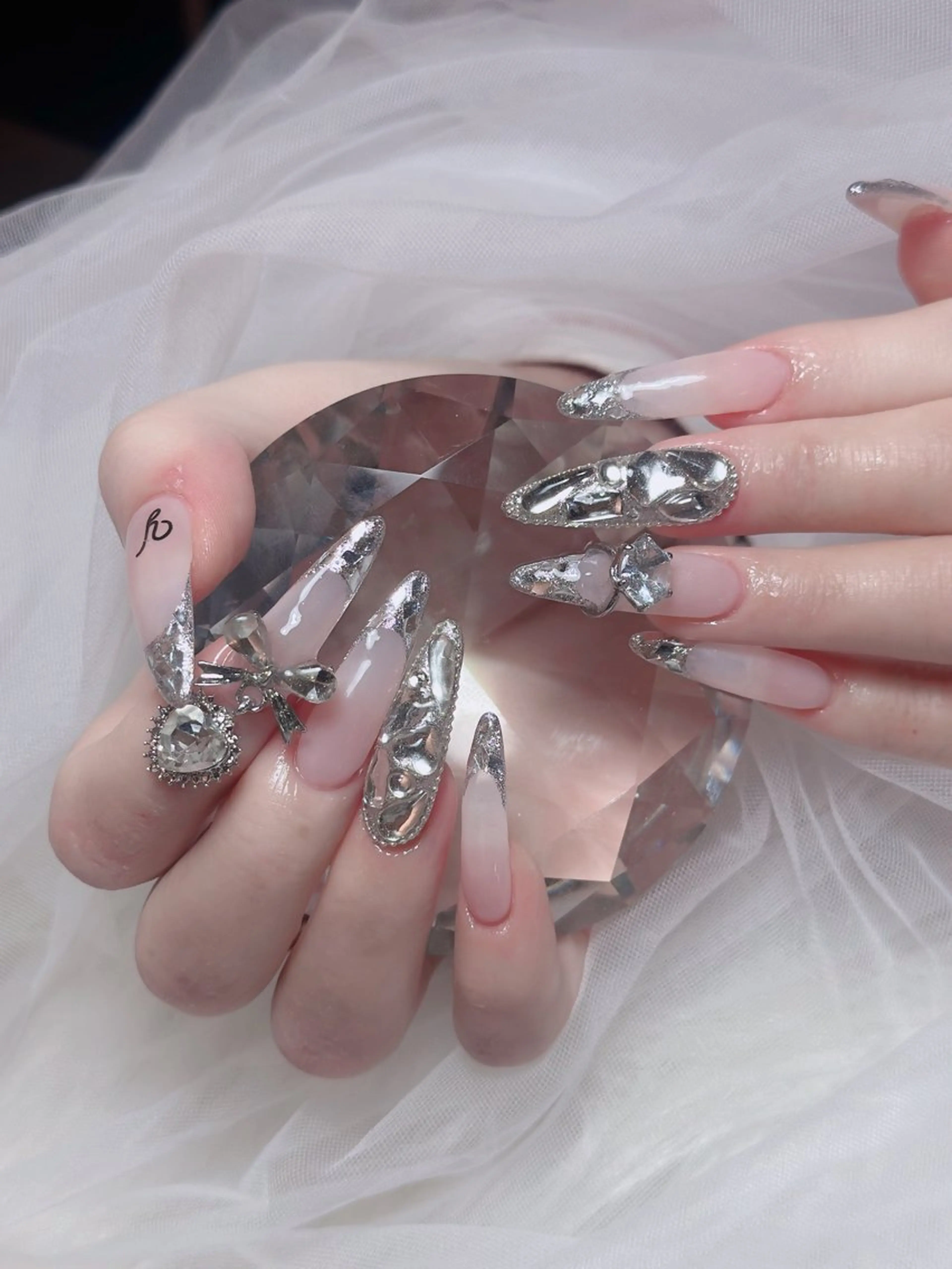 ネイル フレンチネイル ガラスフレンチ ハンドネイル Aimee Nail Studio所属・Aimee Nail Studioのネイルデザイン