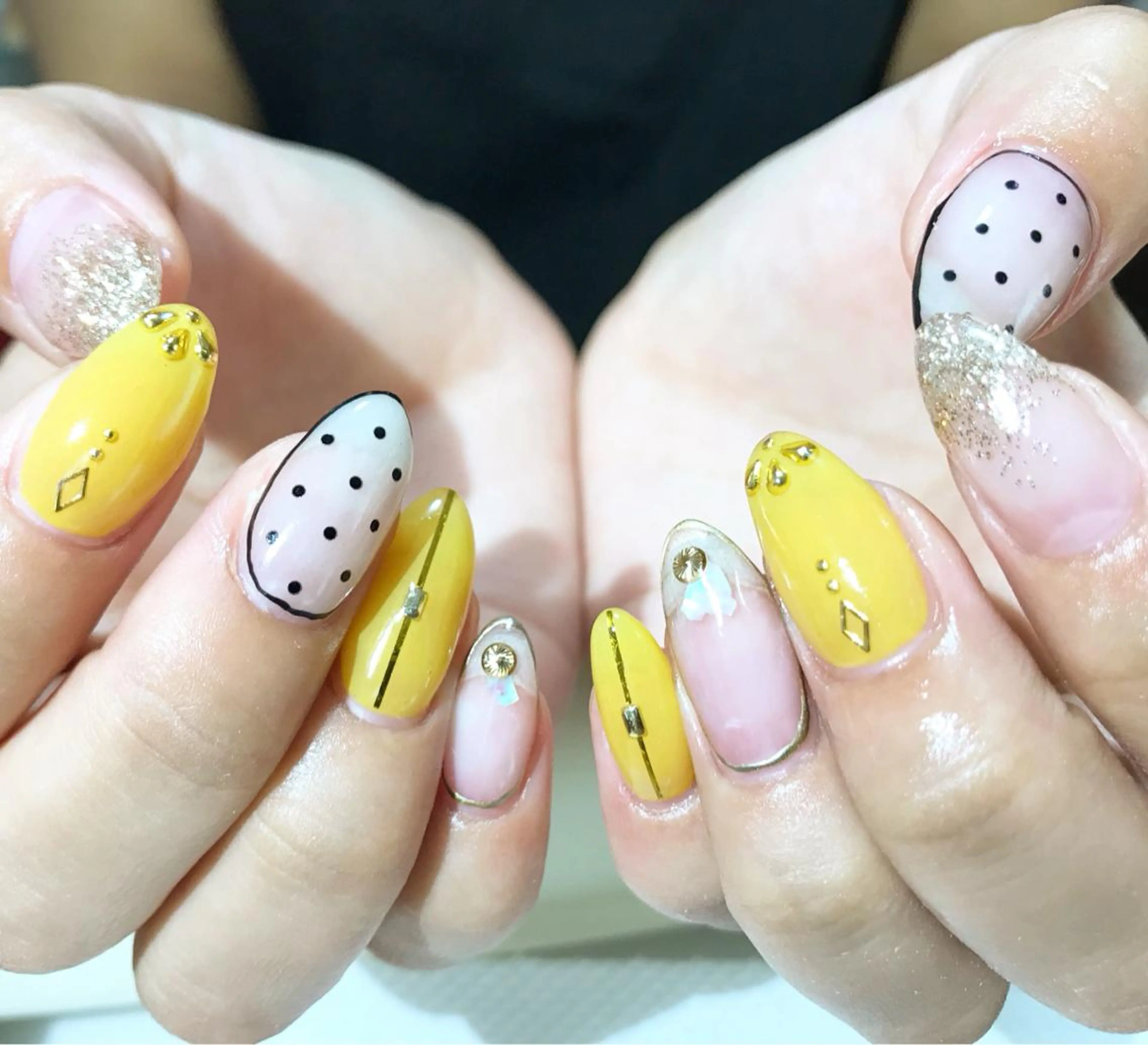 ネイル ドット フットネイル ゴールド シンプルネイル 春ネイル ネイル フフラ所属・nail fufla ♡yamane♡のネイルデザイン