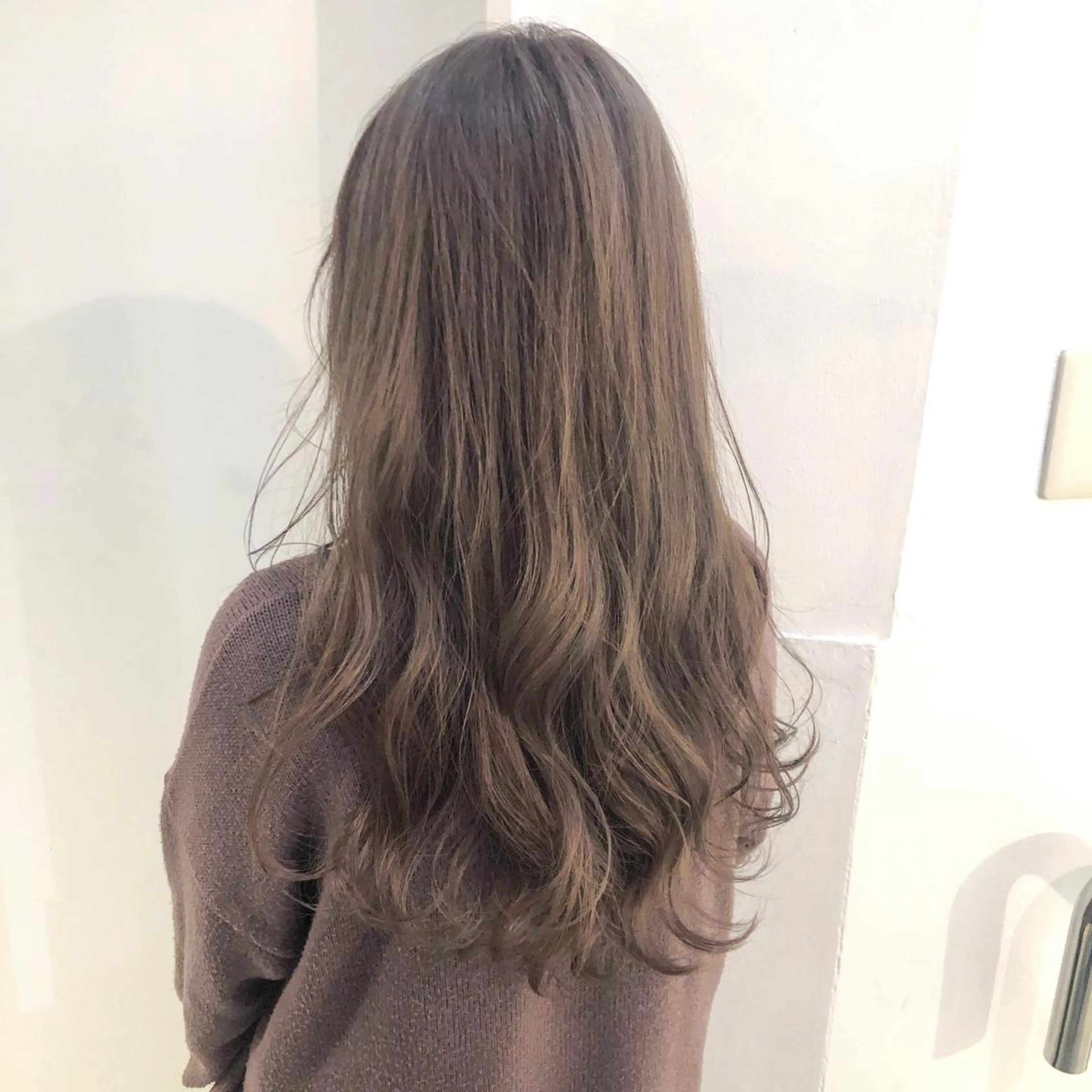 ロング カラー ベージュカラー feery所属・中司 莉菜のヘアスタイル