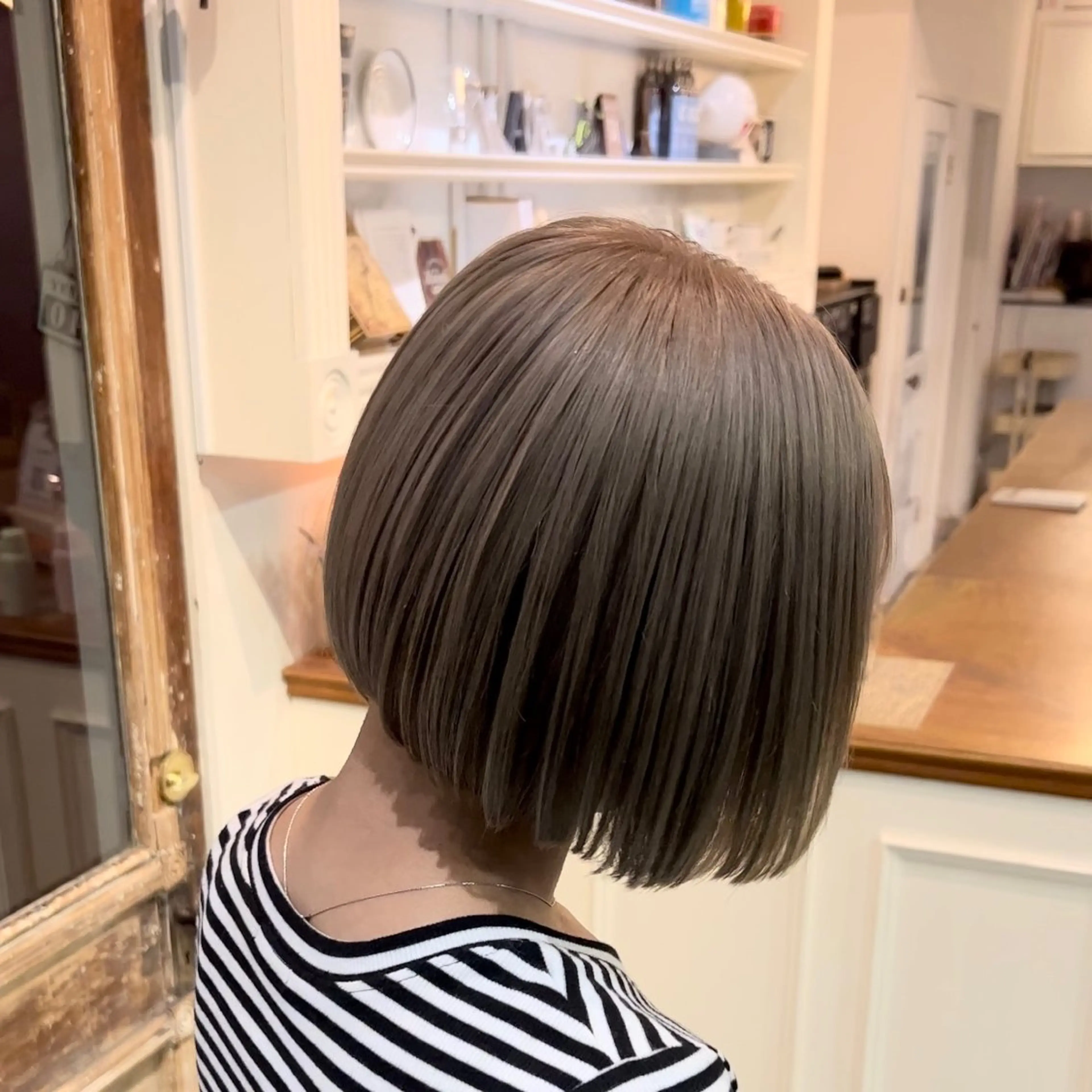 ショート カラー ベージュカラー ミルクティーベージュ オカベ ショウマのヘアスタイル