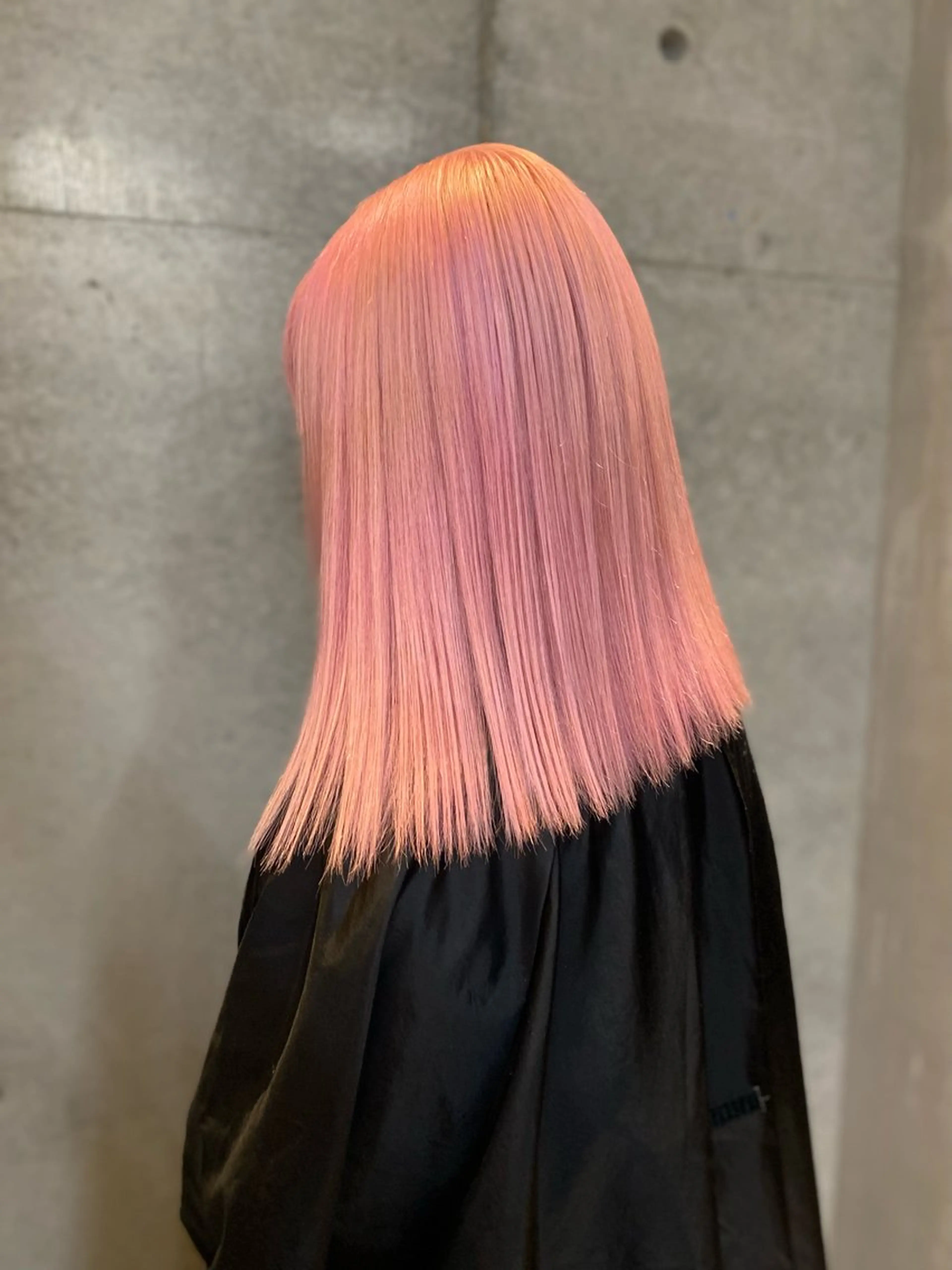 ミディアム カラー ヘアアレンジ ブロンド ピンクカラー ヘアカラー トリートメント mina 🌷のヘアスタイル