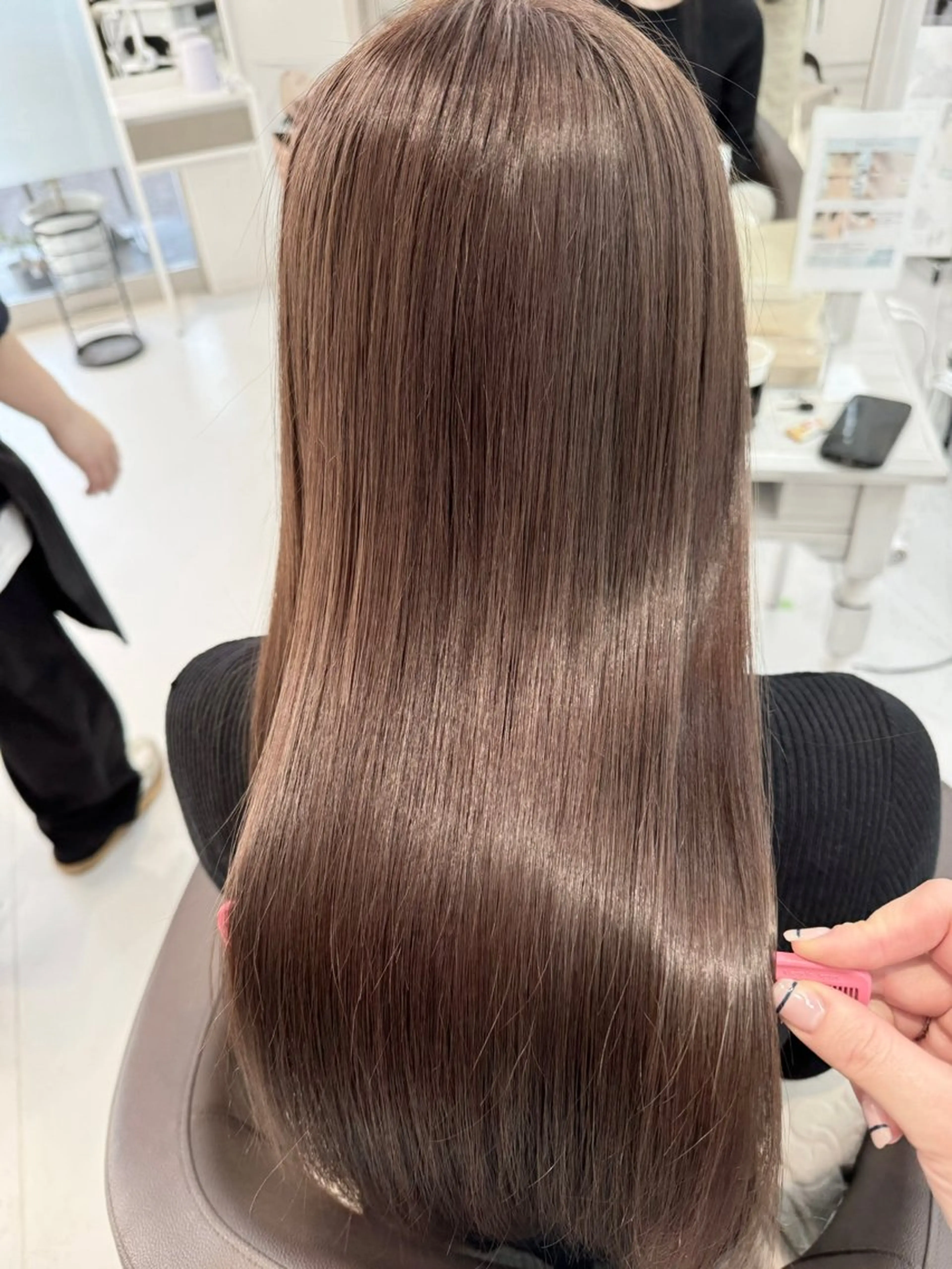 ロング カラー ベージュカラー ブラウンカラー ブラウンベージュ 透明感カラー 会田有紀 /切りっぱなしボブのヘアスタイル