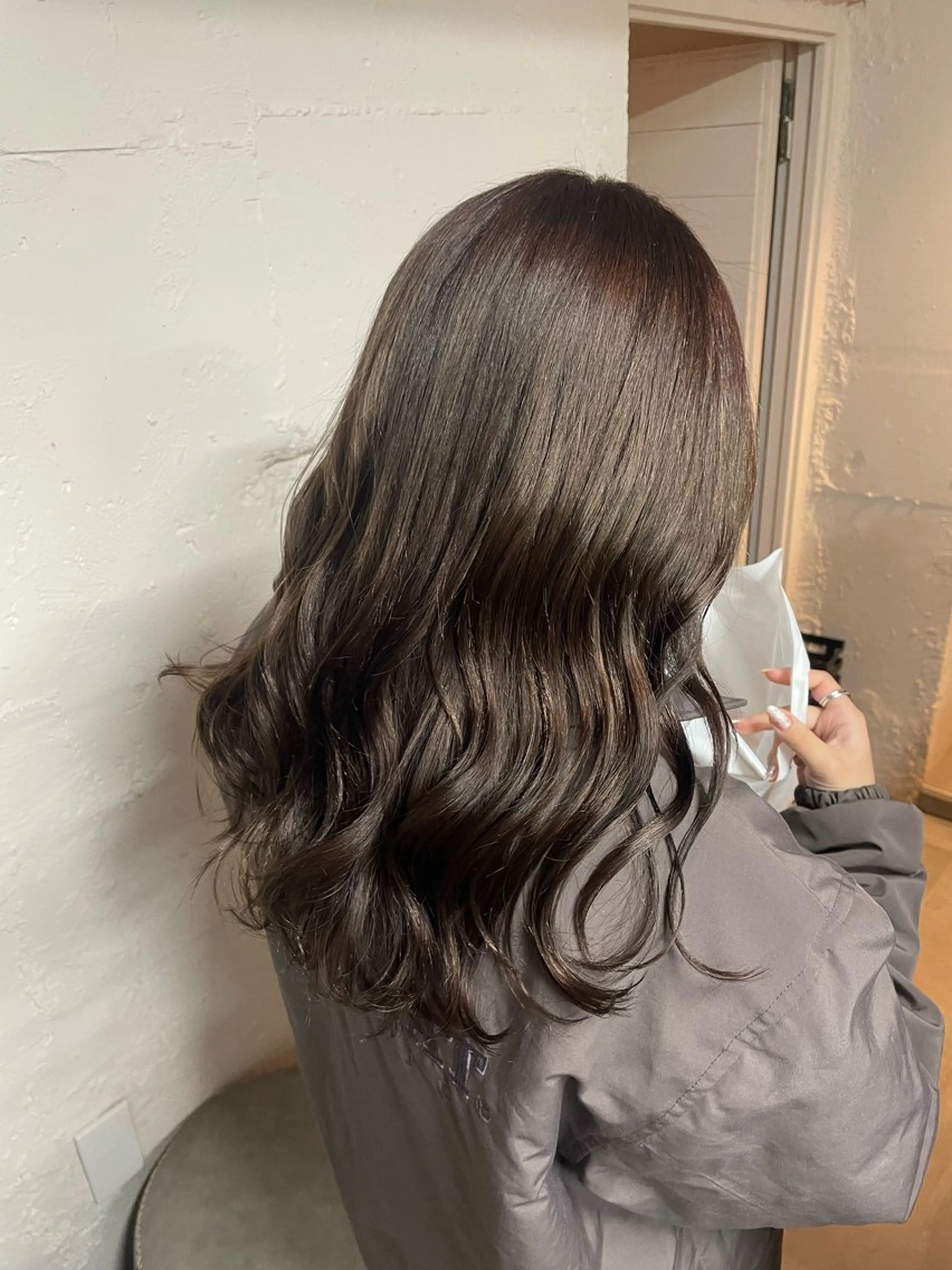 セミロング カット ヘアカラー tokute 中野真咲🐺のヘアスタイル