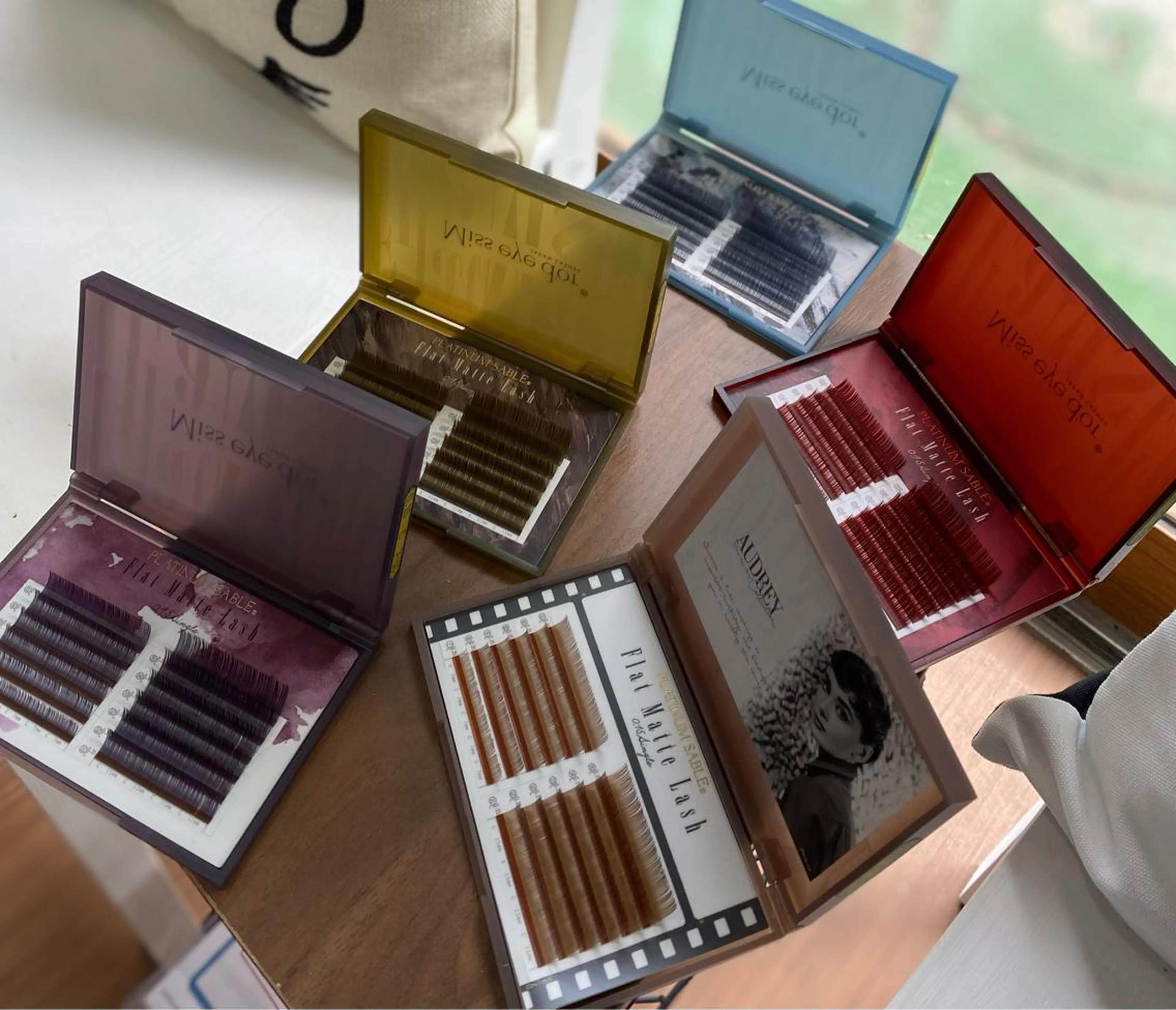 カラー eyelash salon mee所属・eyelash salon meeのマツエク・マツパデザイン