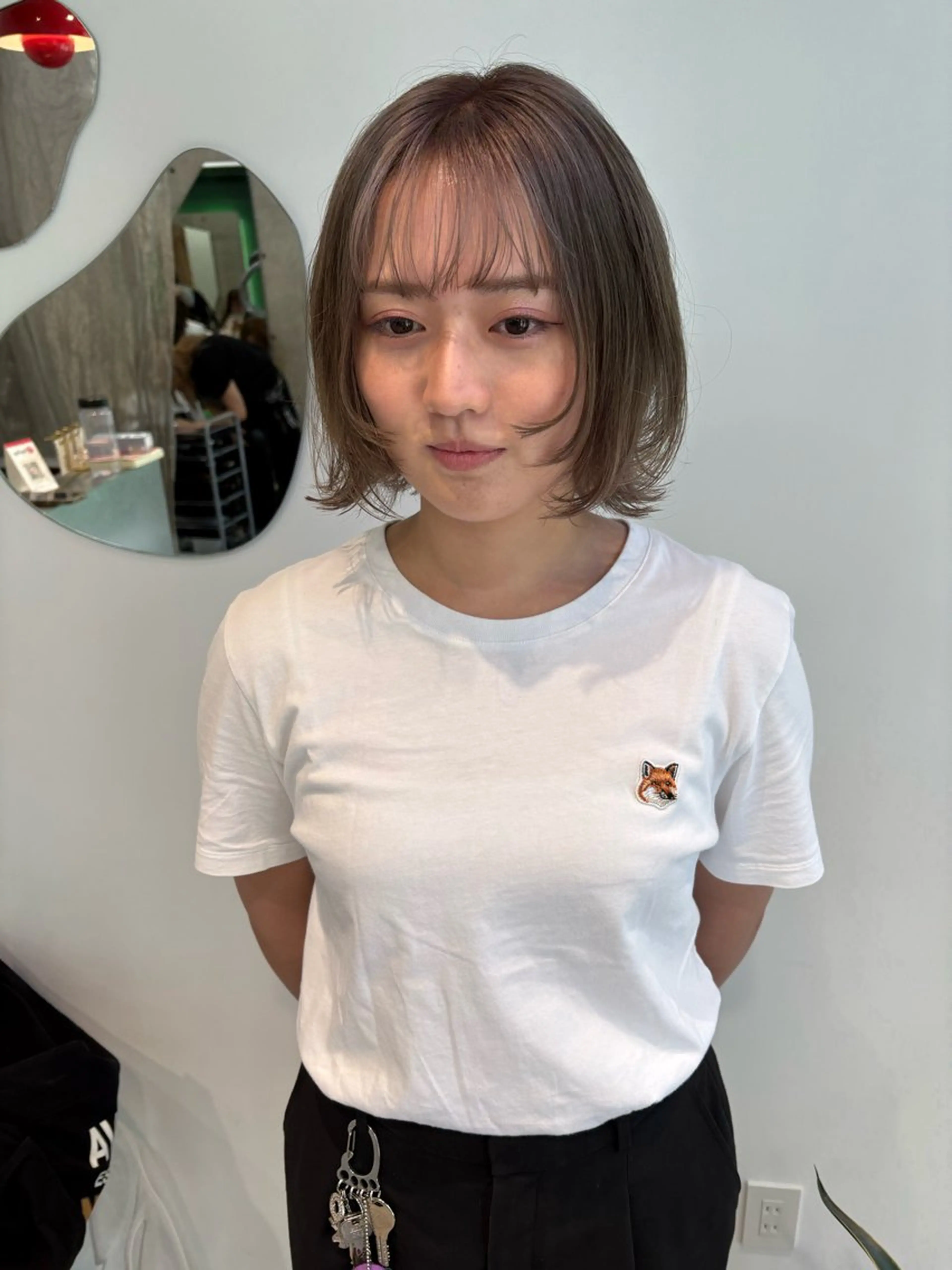 ショート カラー 透明感カラー グレージュ 顔まわりレイヤー 顔周りカット レイヤーカット カット ヘアカラー é.dit tokyo所属・チナ tinaのヘアスタイル