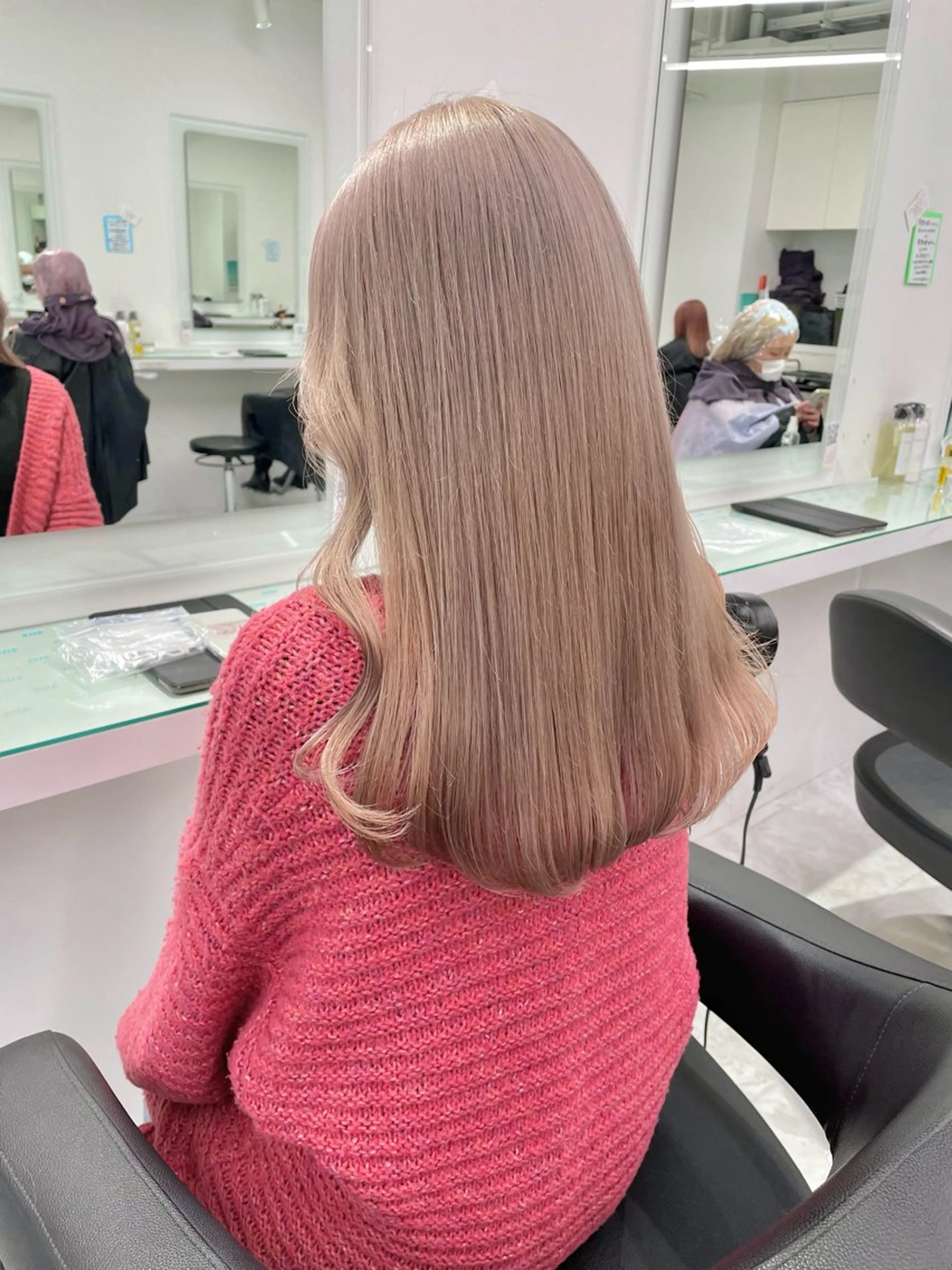ロング カラー 💖可愛い色たくさん 権田やすなり💖のヘアスタイル