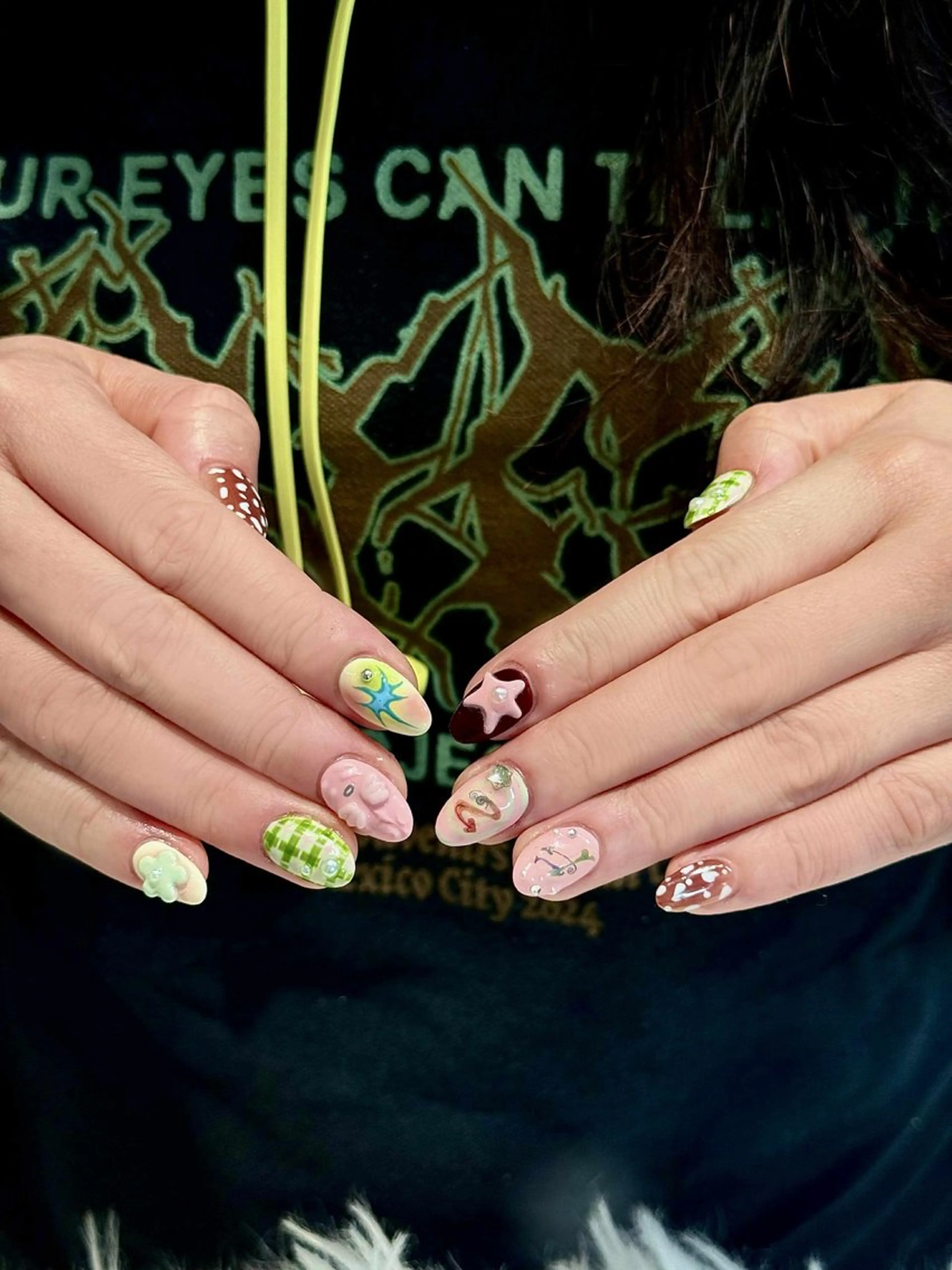 ネイル オーロラネイル ボルドー ブラウン 氷ネイル・うるうるネイル キラキラネイル ハンドネイル Julli NailStudioのネイルデザイン