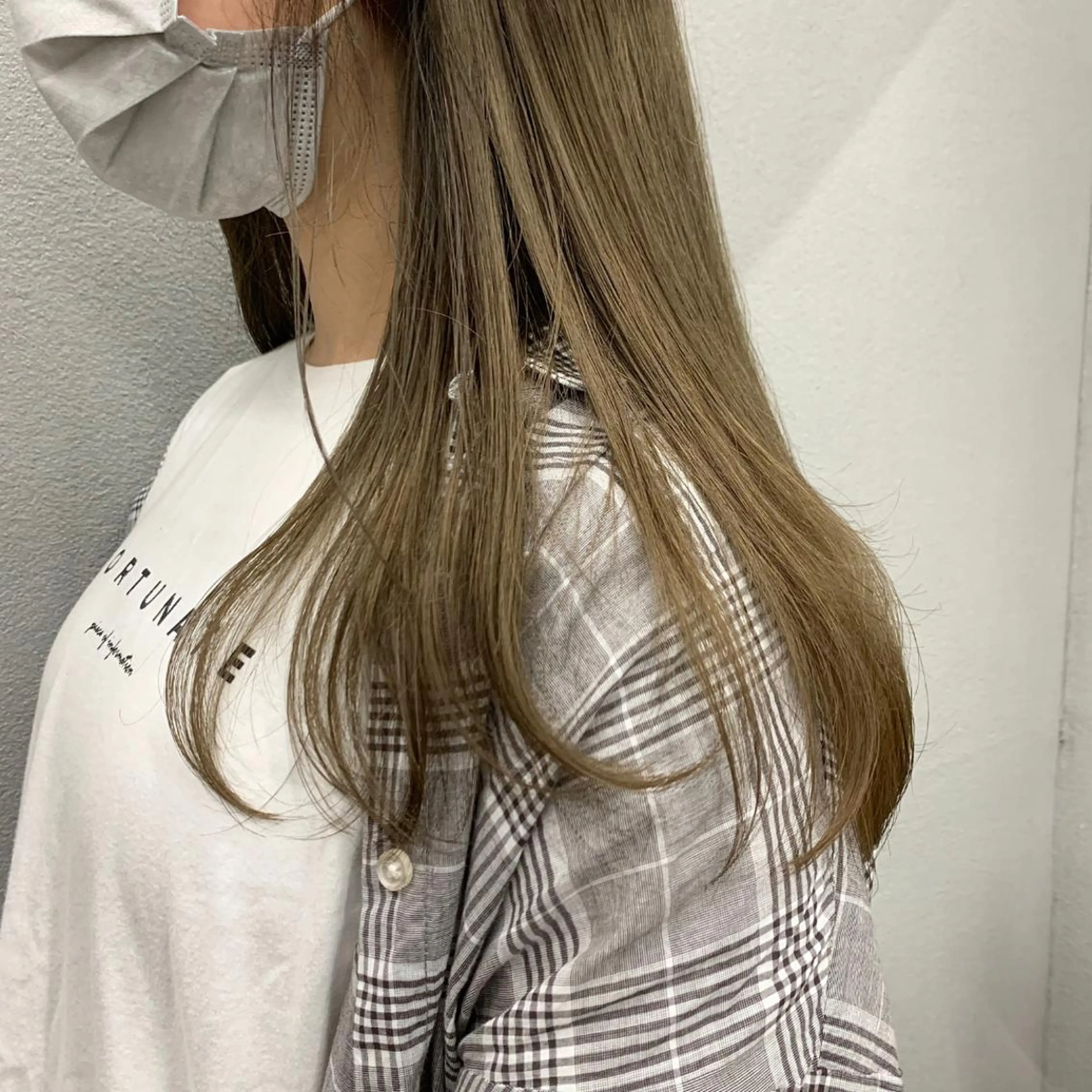 セミロング カラー ベージュカラー ハイトーンカラー ミルクティーベージュ カット ヘアカラー トリートメント お顔まわりカット🌱 emo.村松泉綺のヘアスタイル