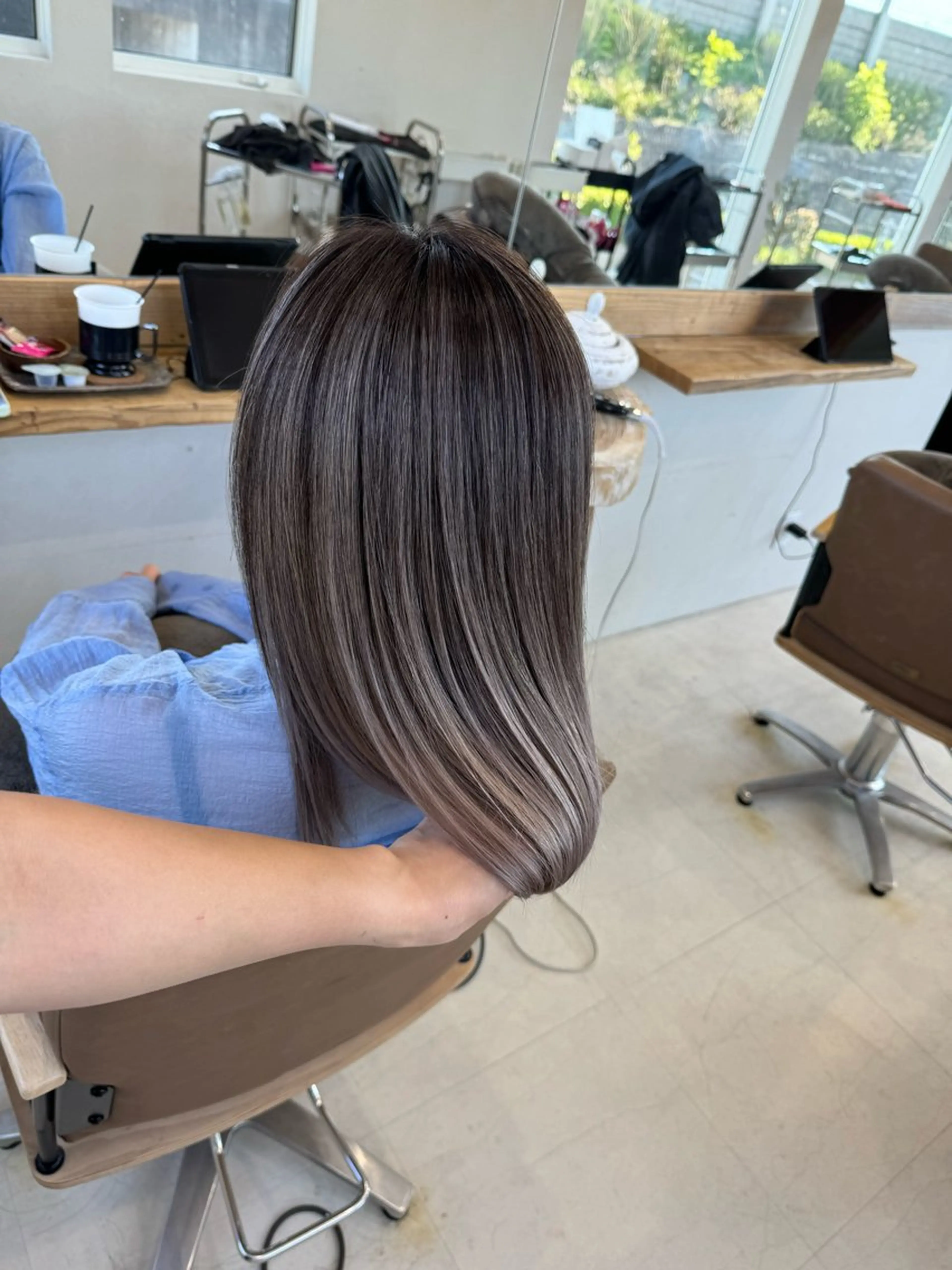 セミロング ヘアカラー アルーナビューティデザイン所属・鈴木 妃帆未のヘアスタイル
