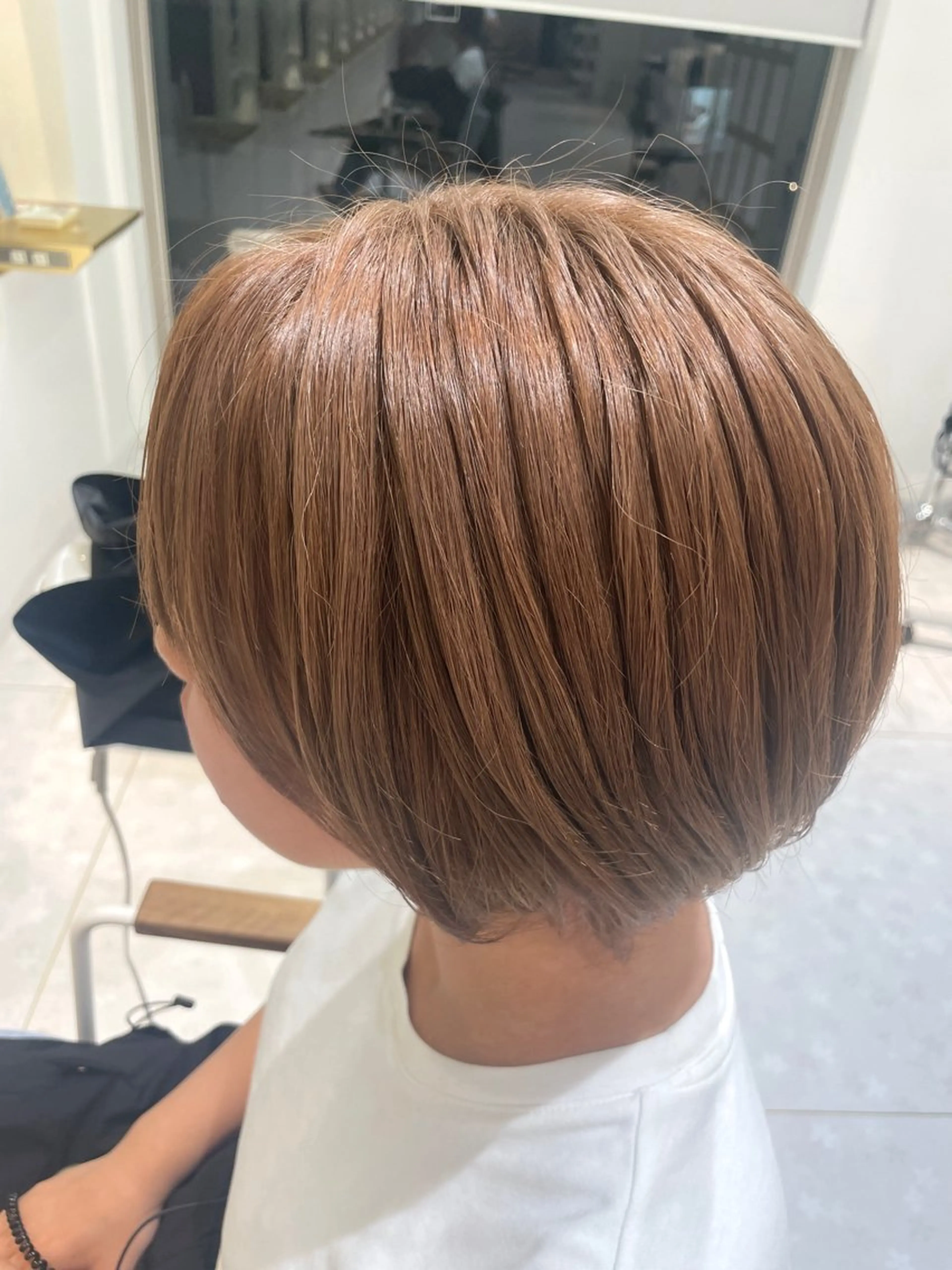 ショート カラー ベージュカラー ミルクティーベージュ カット ヘアカラー 佐藤 綾郁のヘアスタイル