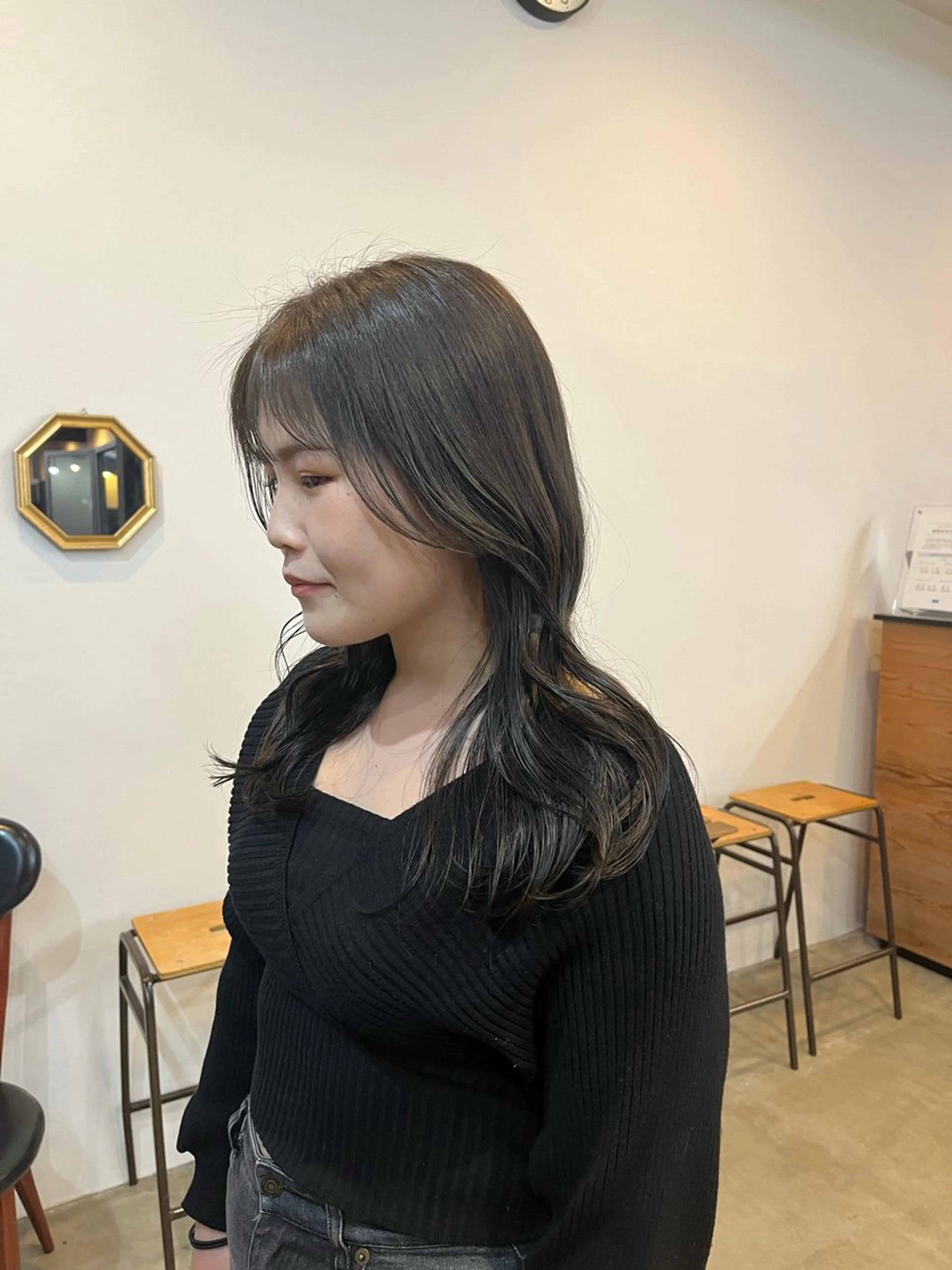 セミロング 韓国風ヘア レイヤーカット 荒川泰輝 /オリーブカラーのヘアスタイル