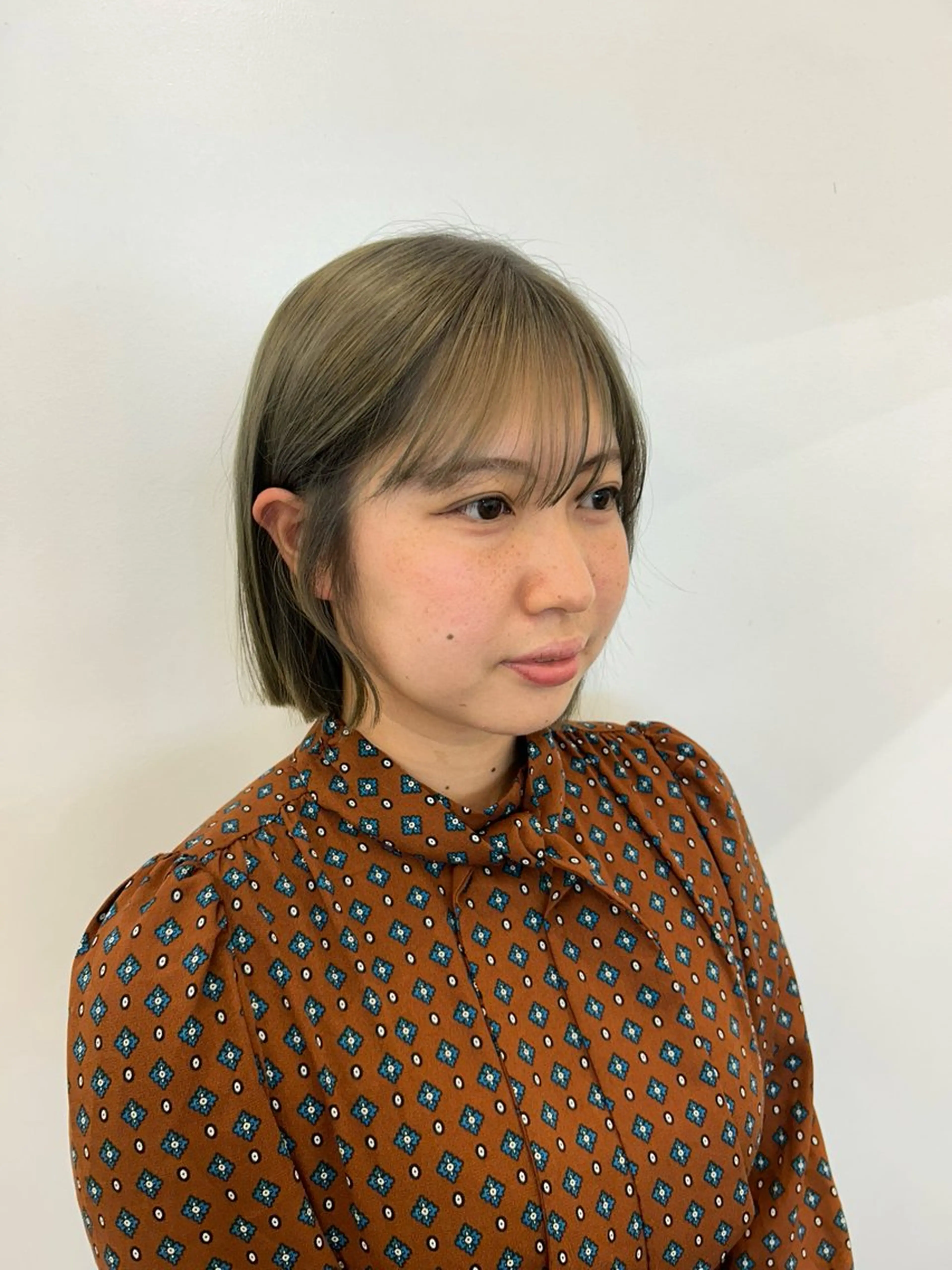 ミディアム カラー ベージュカラー トリートメント 酸熱トリートメント ヘアカラー 浅倉艶🐈‍⬛ /ウルフ/レイヤーのヘアスタイル