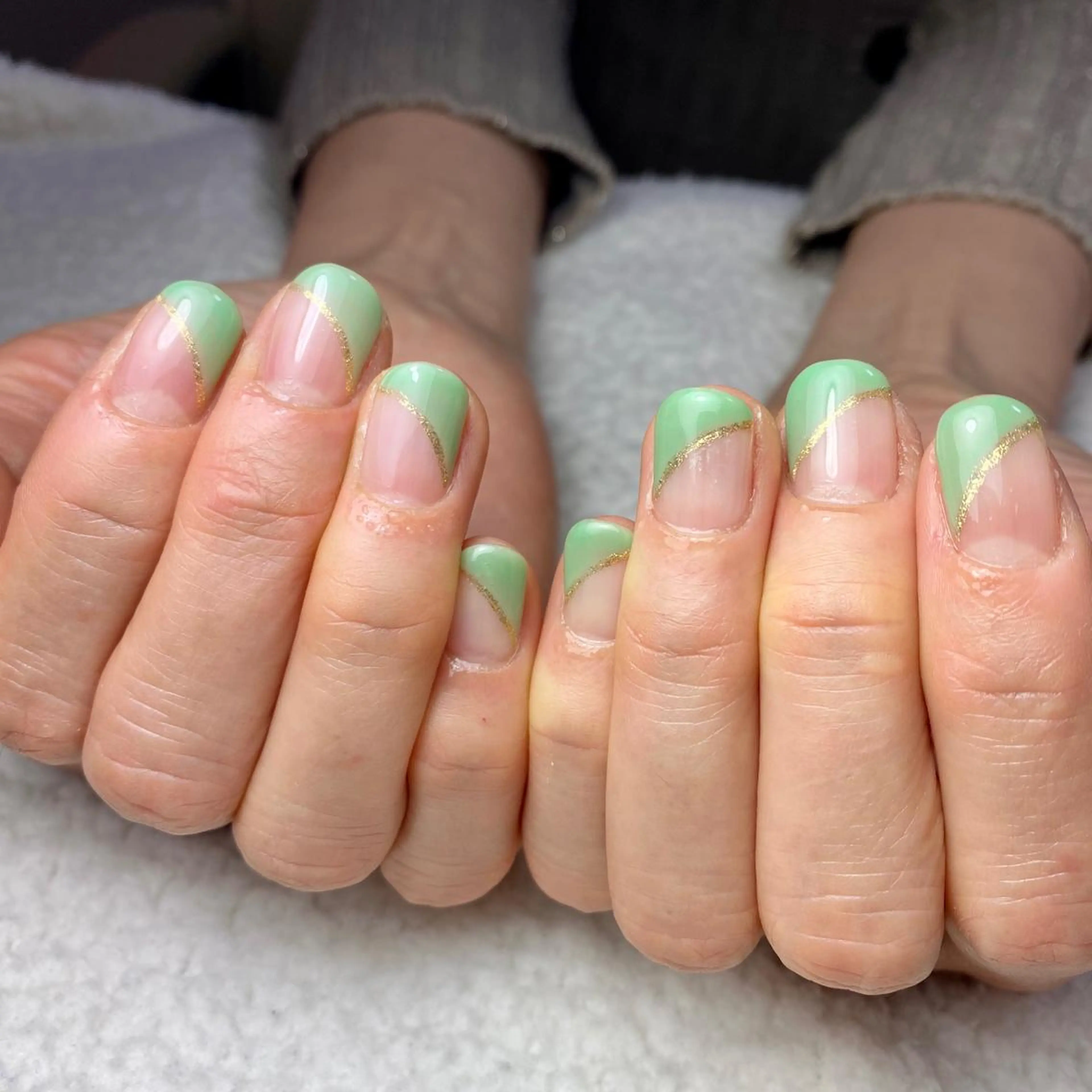 ネイル フレンチネイル 斜めフレンチ 春ネイル ハンドネイル COCO+所属・COCO +のエステ・リラクイメージ