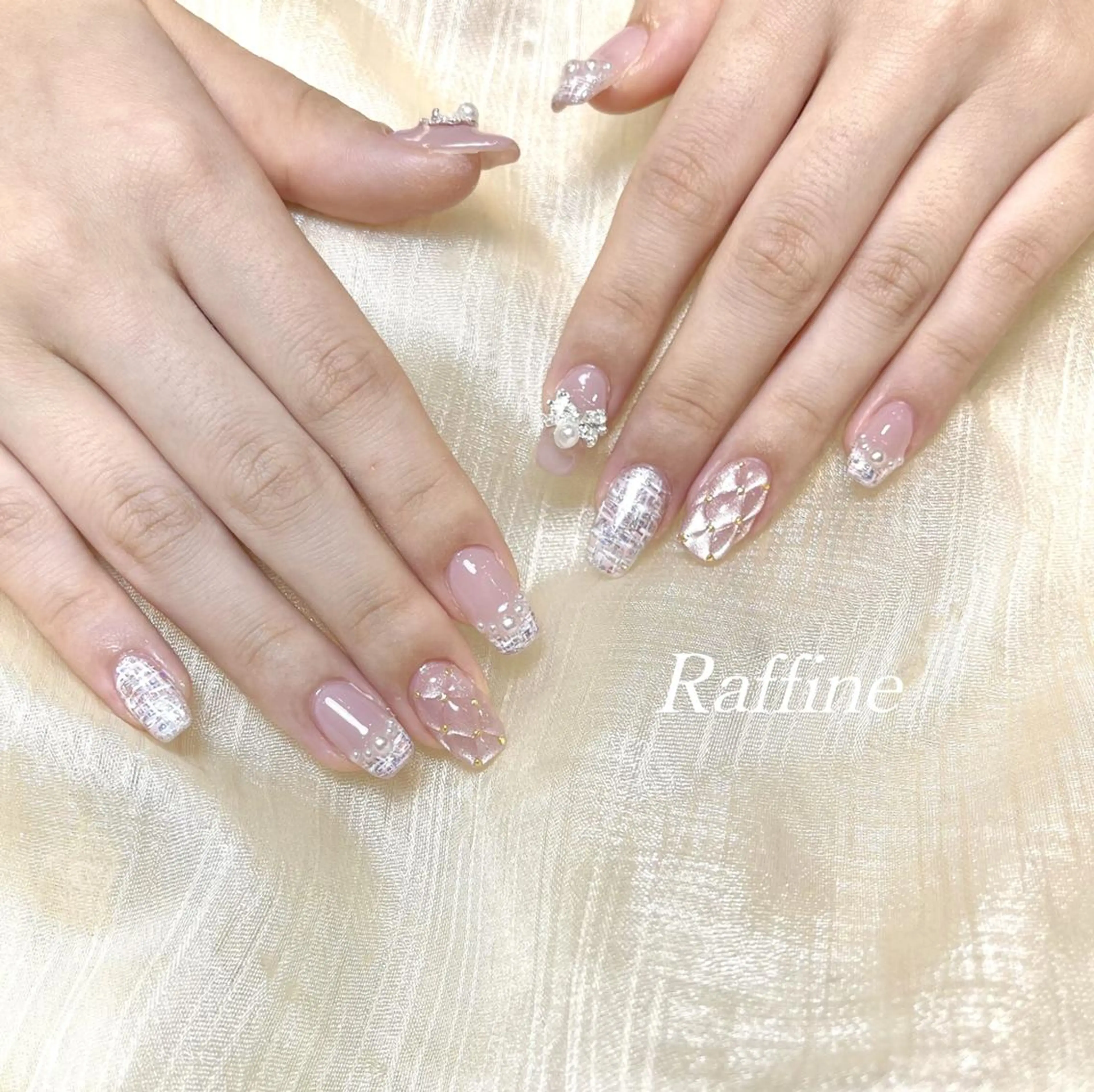 ネイル RAFFINE 月🦋🩵のネイルデザイン