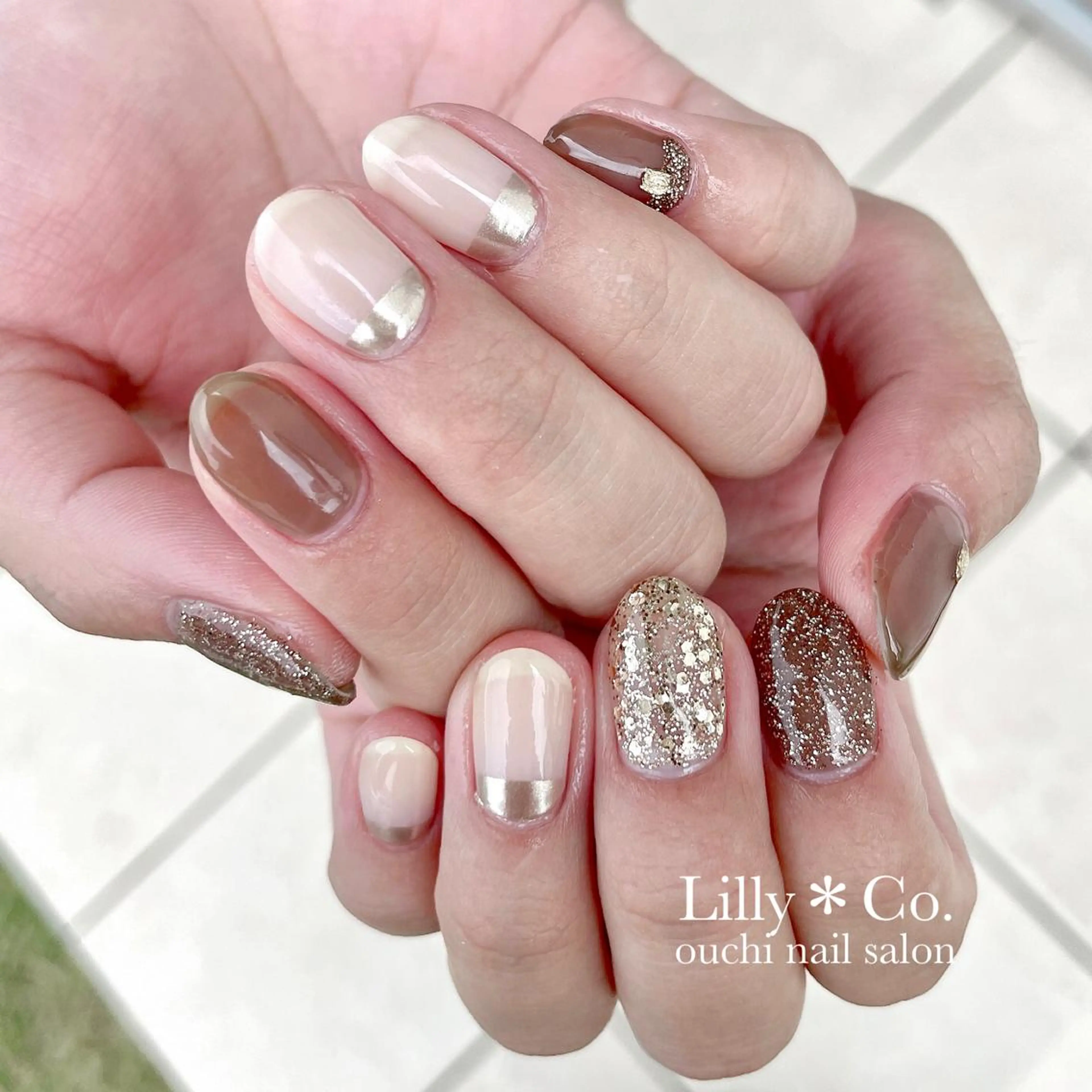 ネイル ブラウン ホワイト ハンドネイル ハンドケア Lilly Co.のネイルデザイン