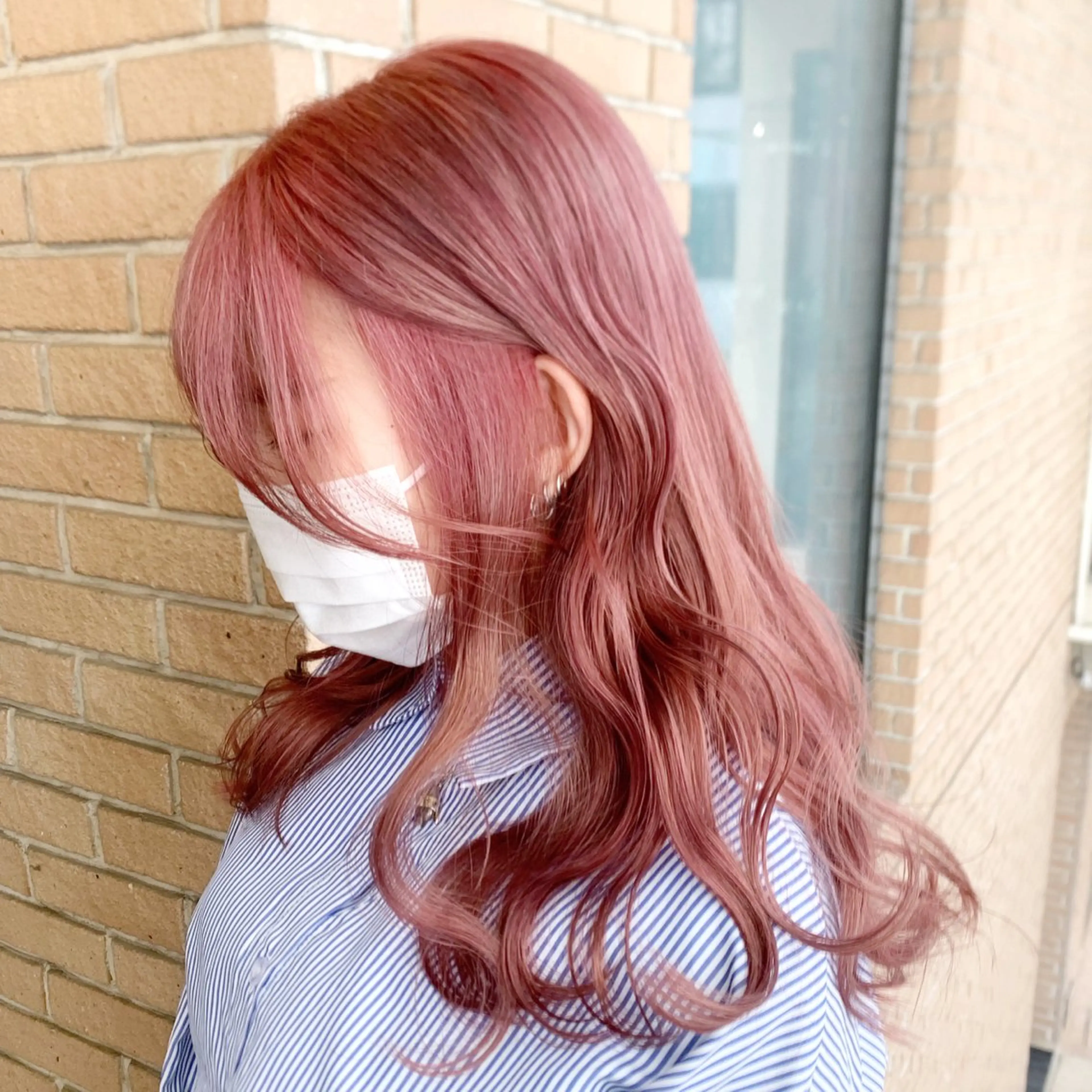 セミロング カラー ブリーチ ヘアカラー ピンクカラー🩷 ヘアセットＮＯ.1のヘアスタイル