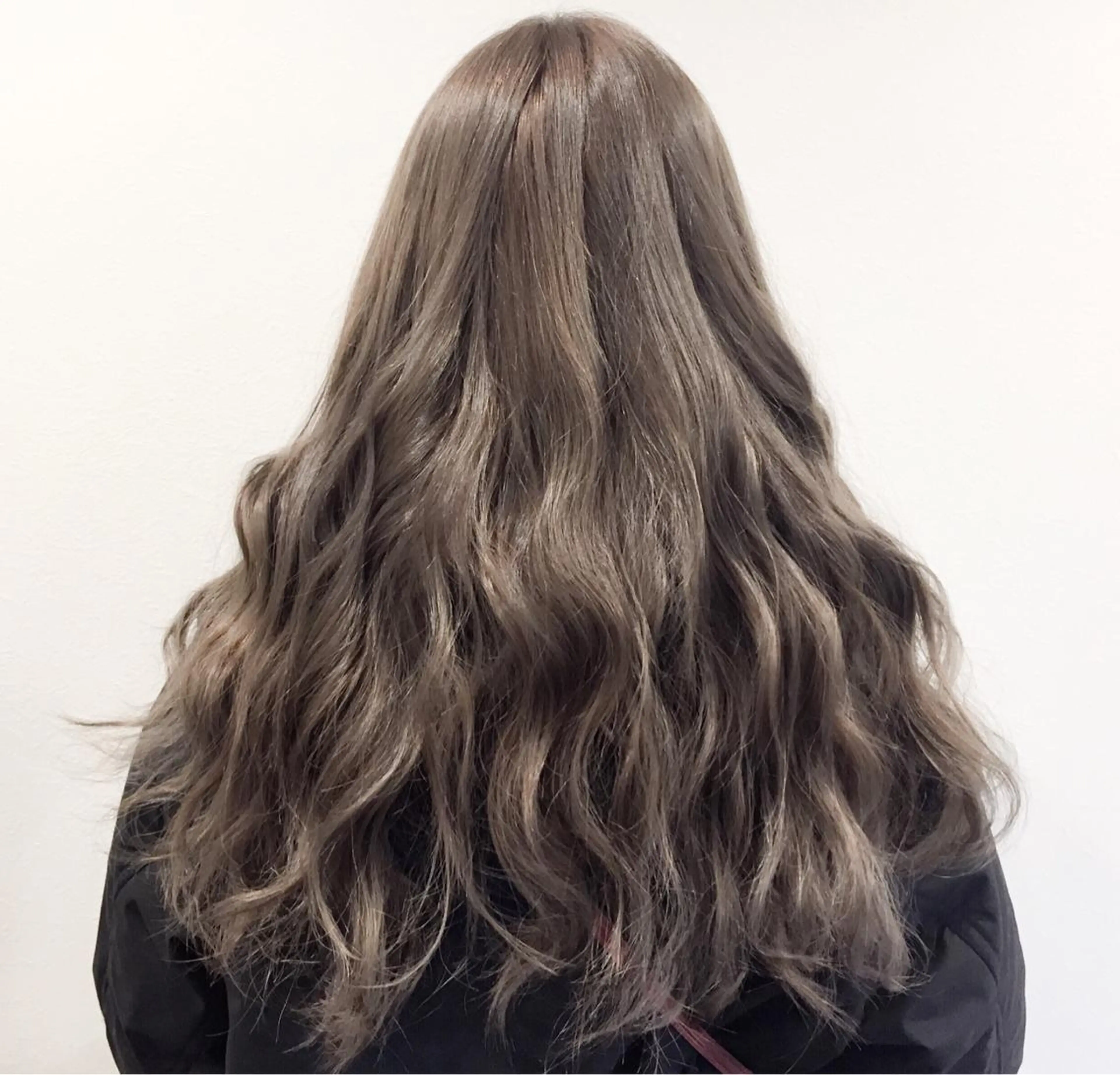 ロング カラー ブリーチ グレージュ ミルクティーグレージュ SALOWIN梅田　　サロウィン所属・縮毛•酸性矯正特化/ 美髪•髪質改善/KJのヘアスタイル