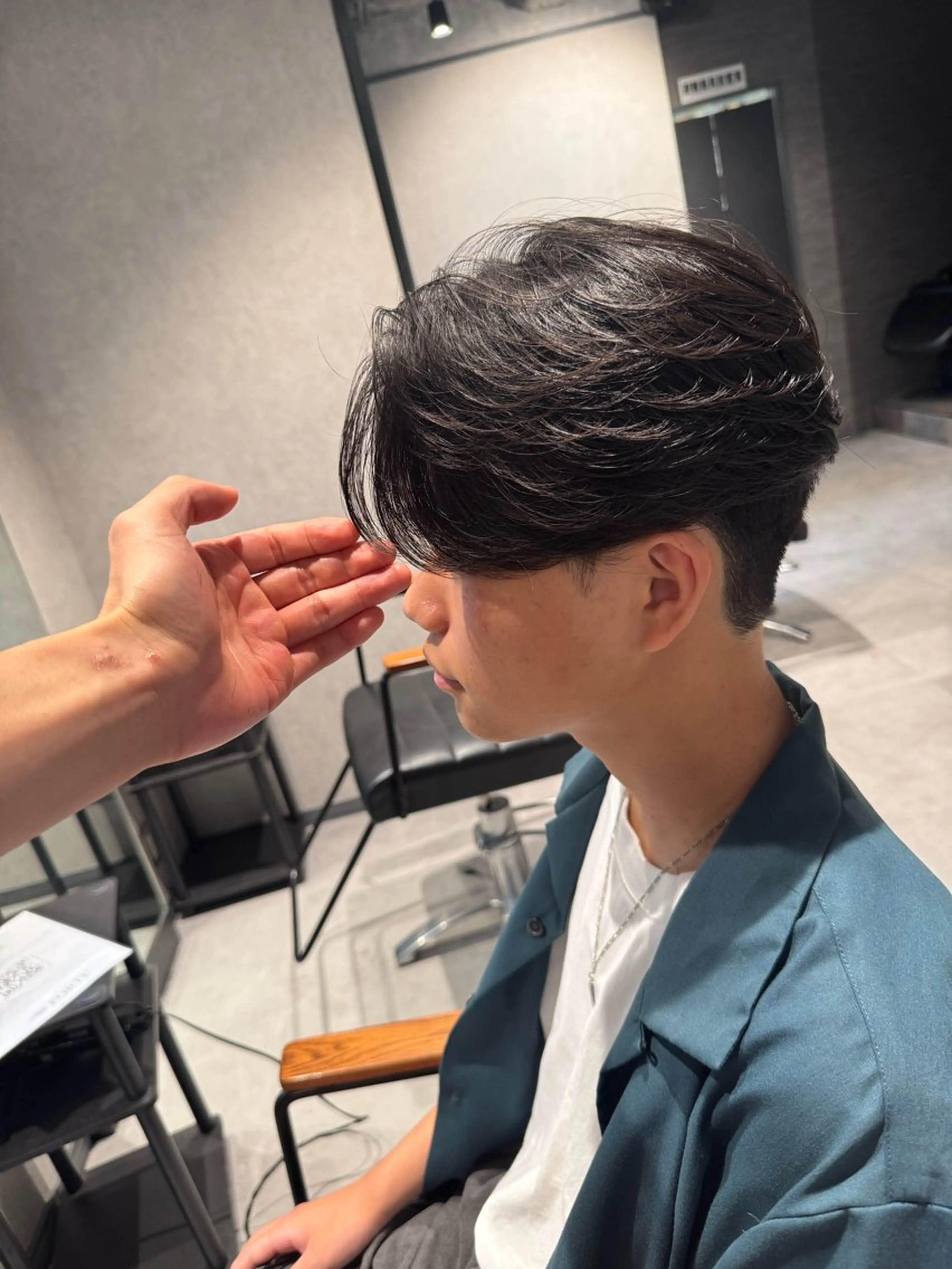 パーマ メンズ メンズパーマ ニュアンスパーマ 韓国特化🇰🇷愁斗 センターパートパーマのヘアスタイル