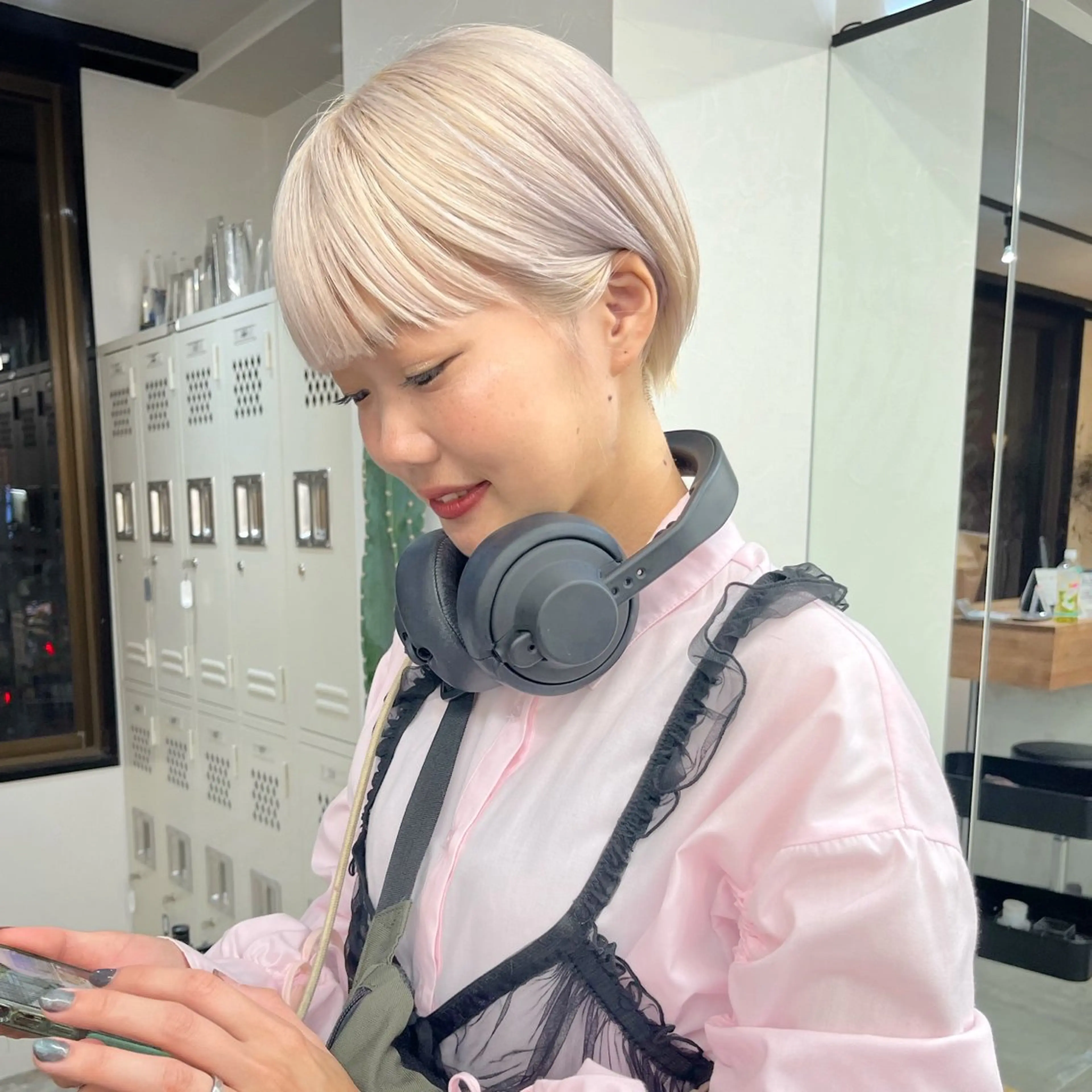 ショート カラー 丸みショート ブリーチ ハイトーンカラー ブリーチなしカラー ボブ カット ヘアカラー トリートメント 朝がちょっと楽しくな るshort･bobのヘアスタイル