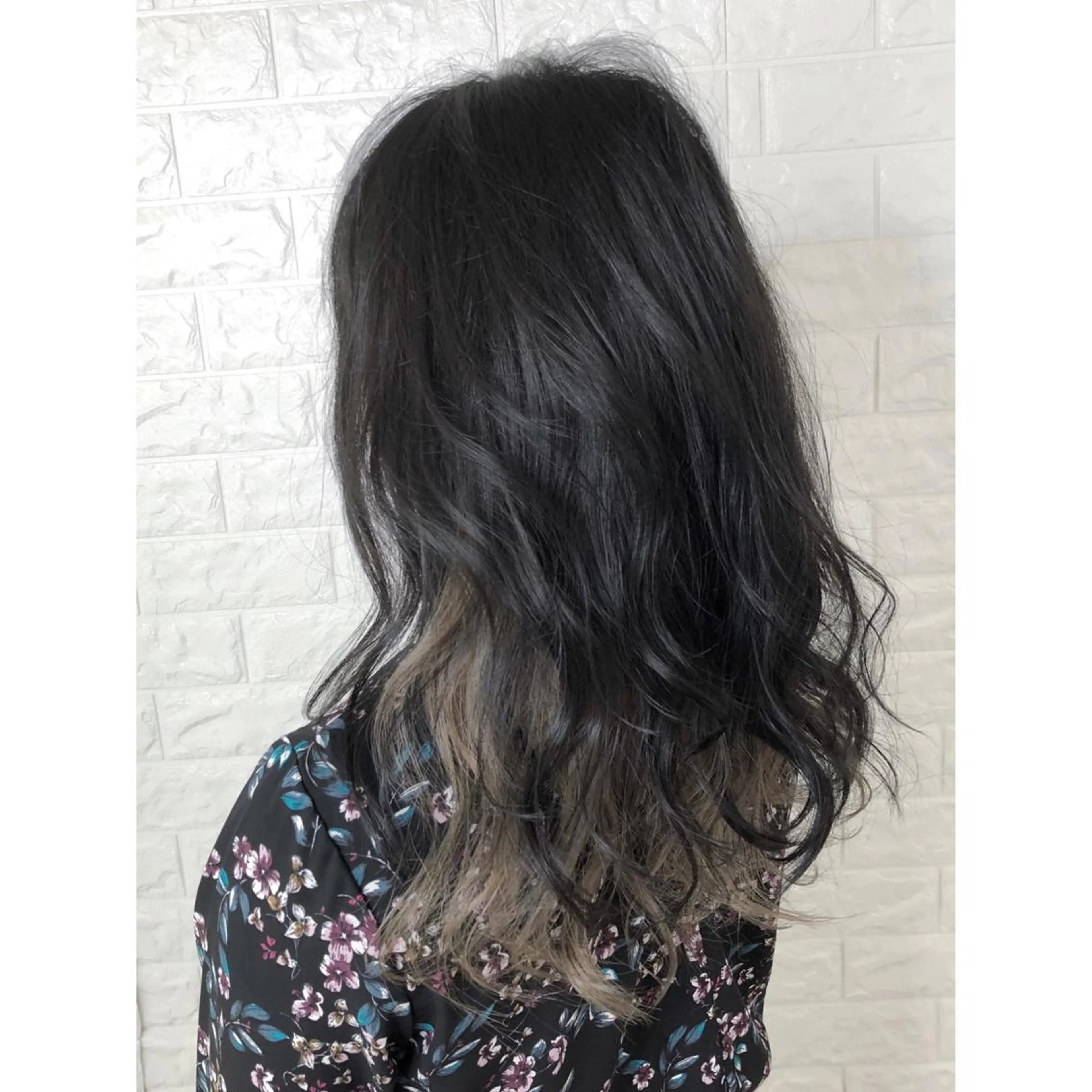 ミディアム カラー ブリーチ ブルーカラー ケアブリーチ 透明感カラー グレージュ KIZU 髪質改善 オカルト怪談のヘアスタイル