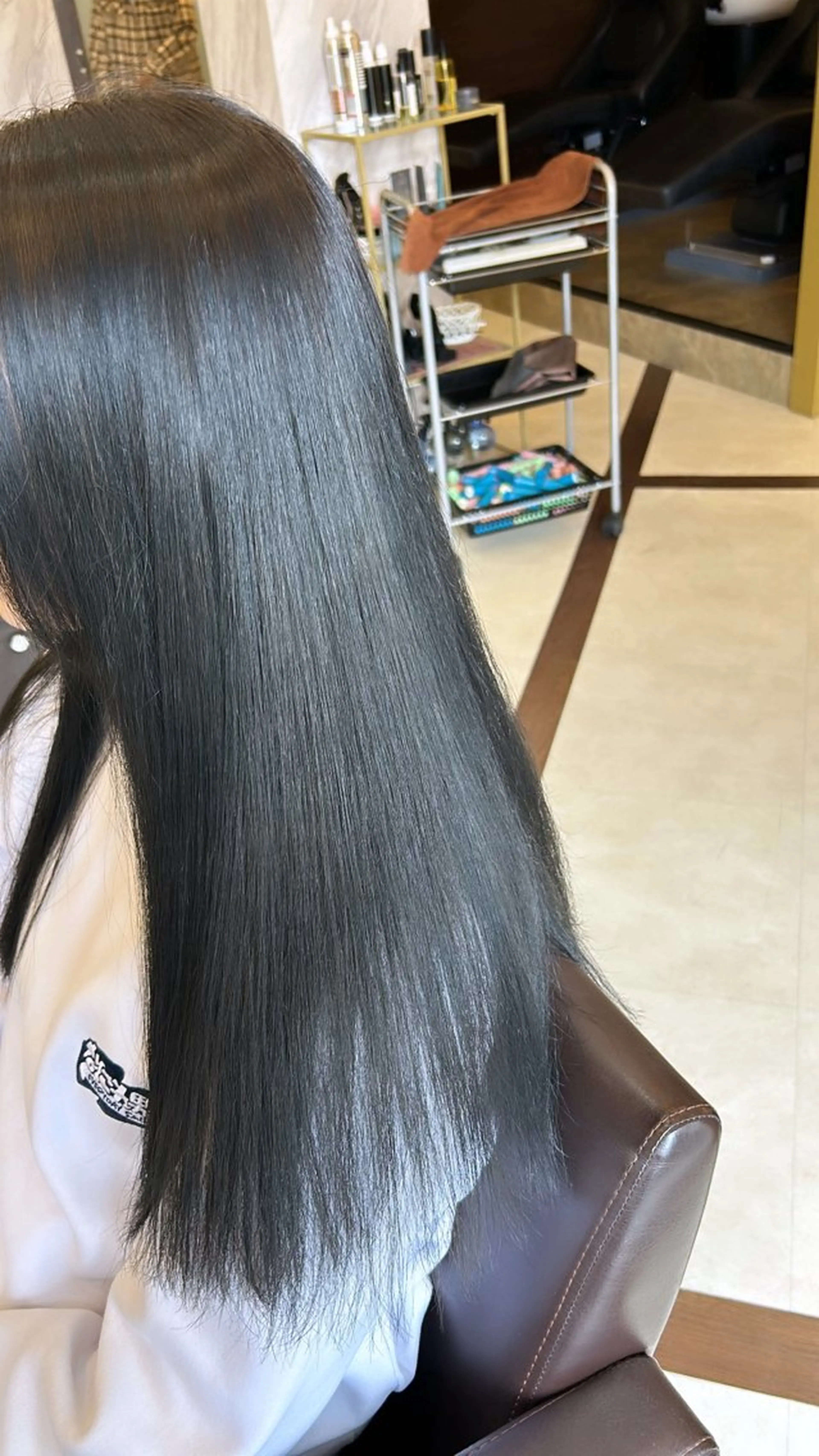 カラー ヘアカラー 善財 康葵のヘアスタイル