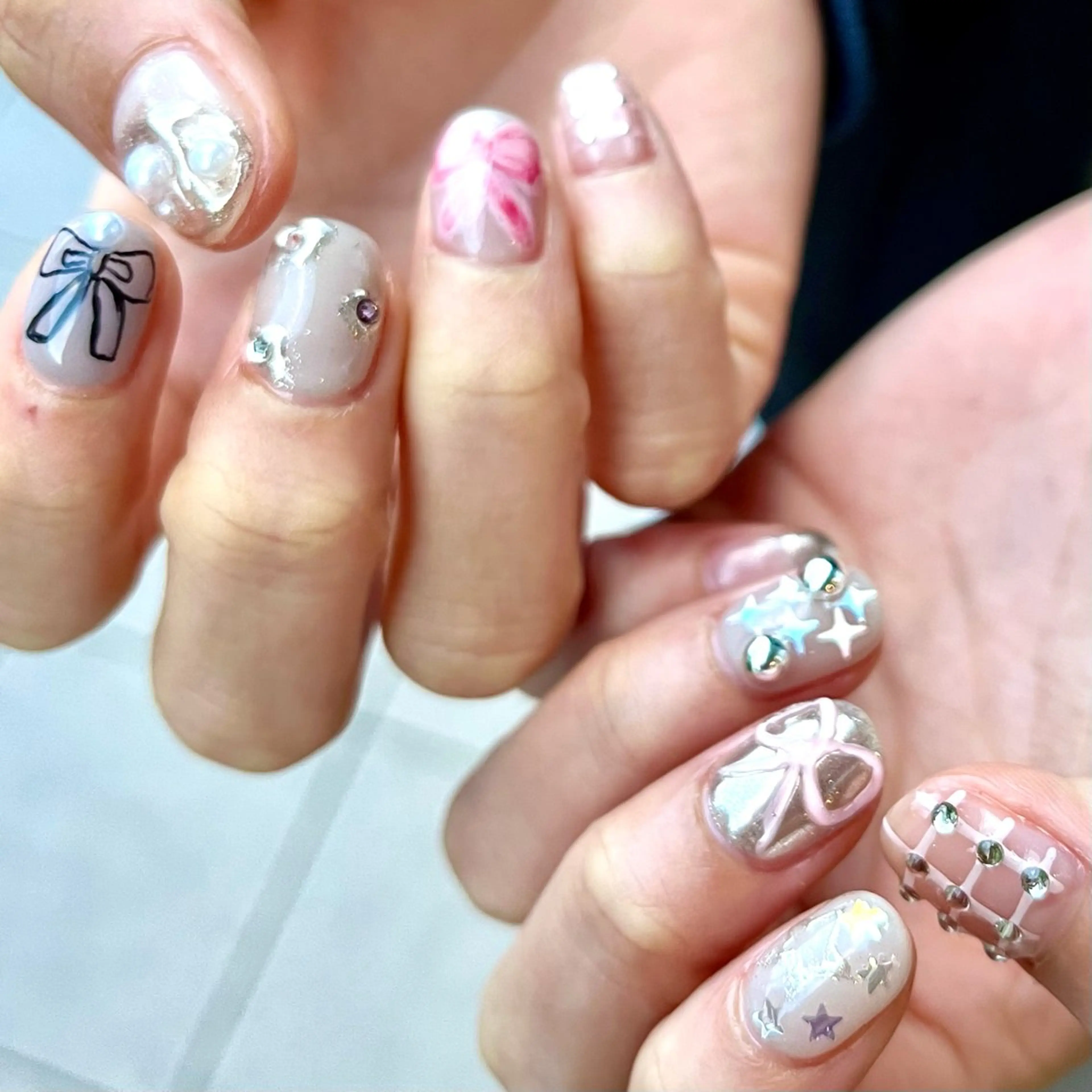 ネイル キラキラネイル ミラーネイル リボン kupu所属・ネイルサロン kupuのネイルデザイン