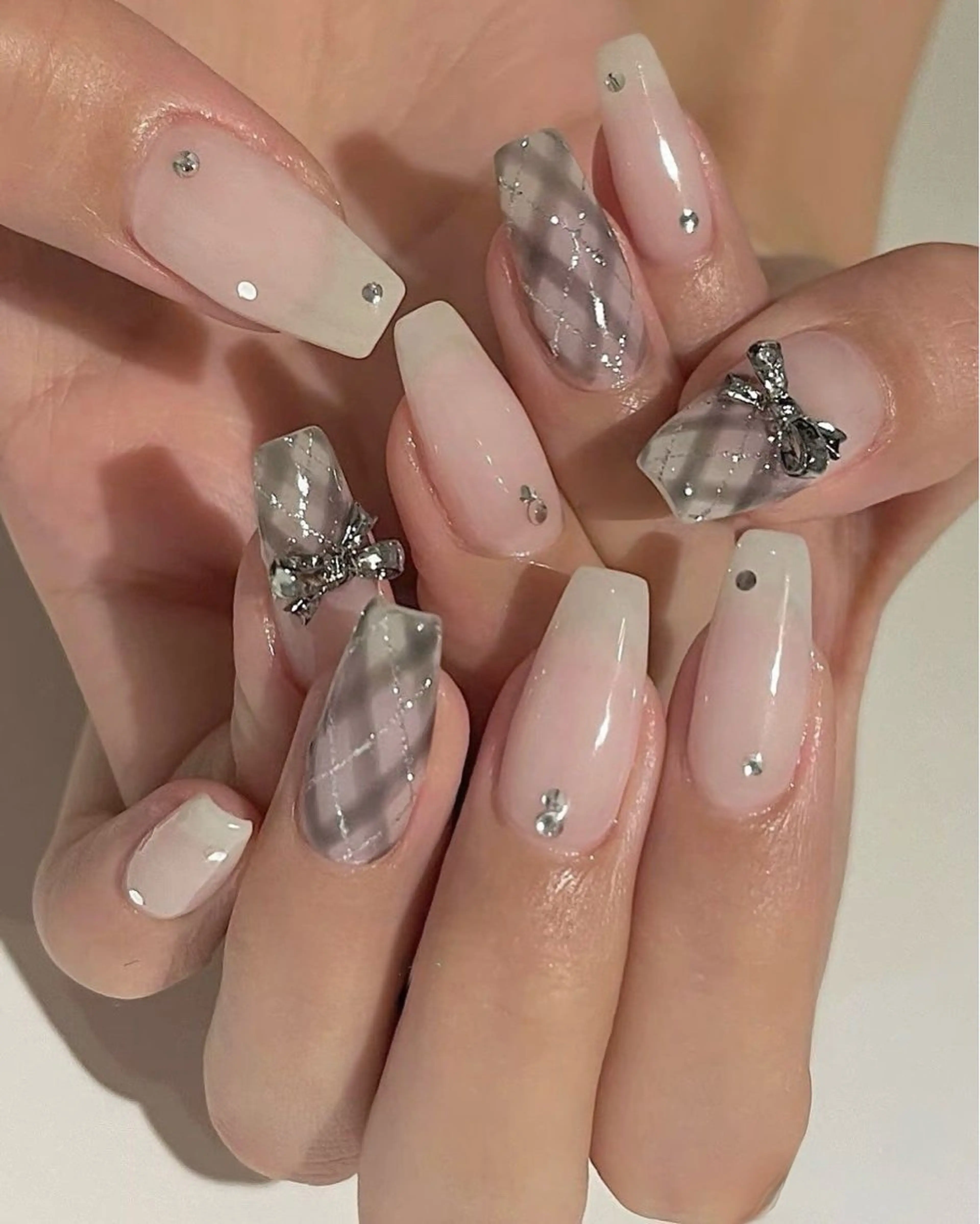ネイル 長さ出し フレンチネイル グラデーション 卒業式 マグネットネイル ハンドネイル MIHANA NAILのネイルデザイン