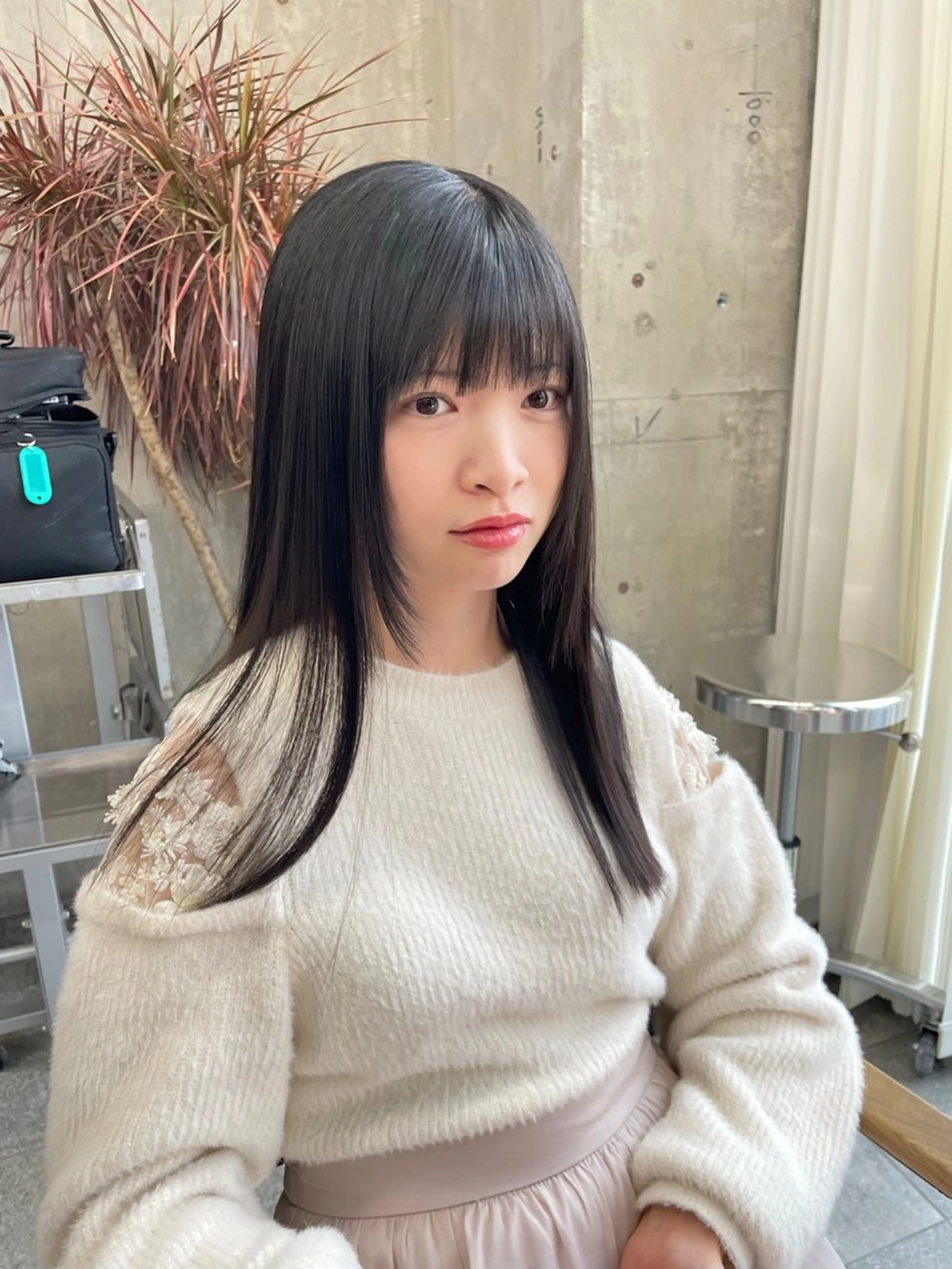 ロング 鈴木瑛里／ブロンド ベージュ／ピンクのヘアスタイル