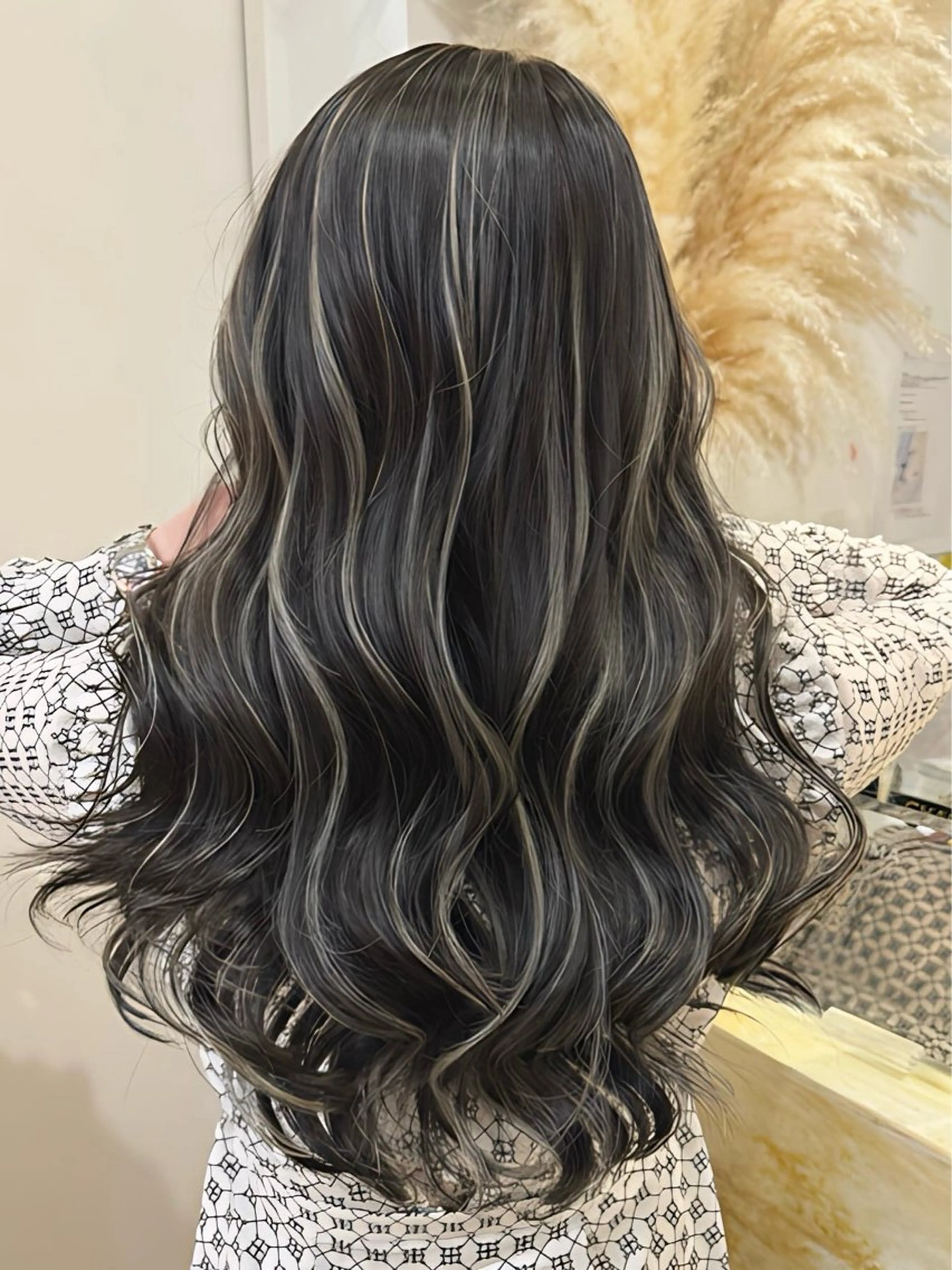 ロング ハイライト カット ヘアカラー トリートメント Dimo＆表参道所属・派手にならないハイラ イト/白髪ぼかしのヘアスタイル