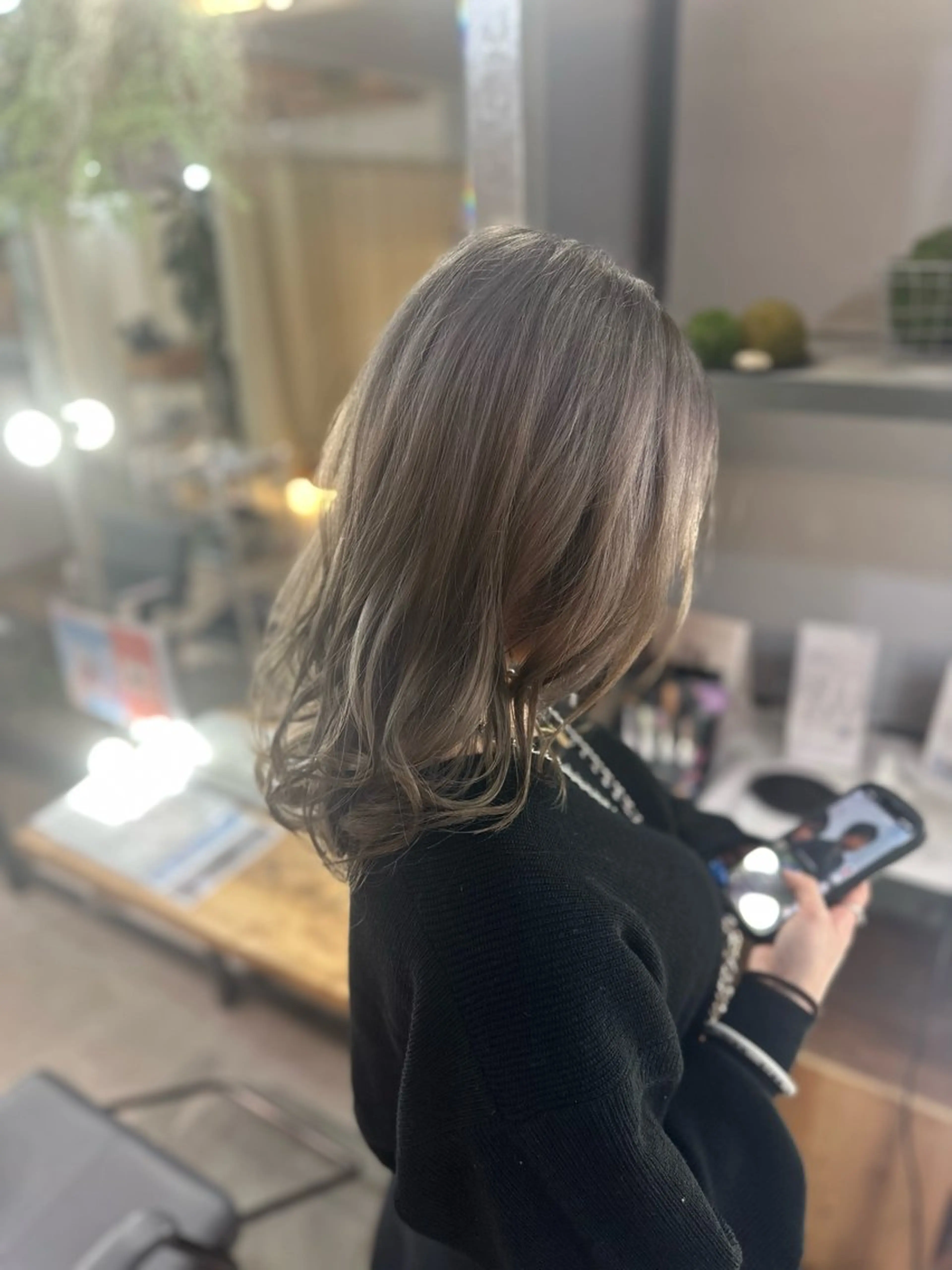ミディアム カラー アッシュ アッシュグレー アッシュグレージュ ブリーチ グレージュ 溜 一太のヘアスタイル